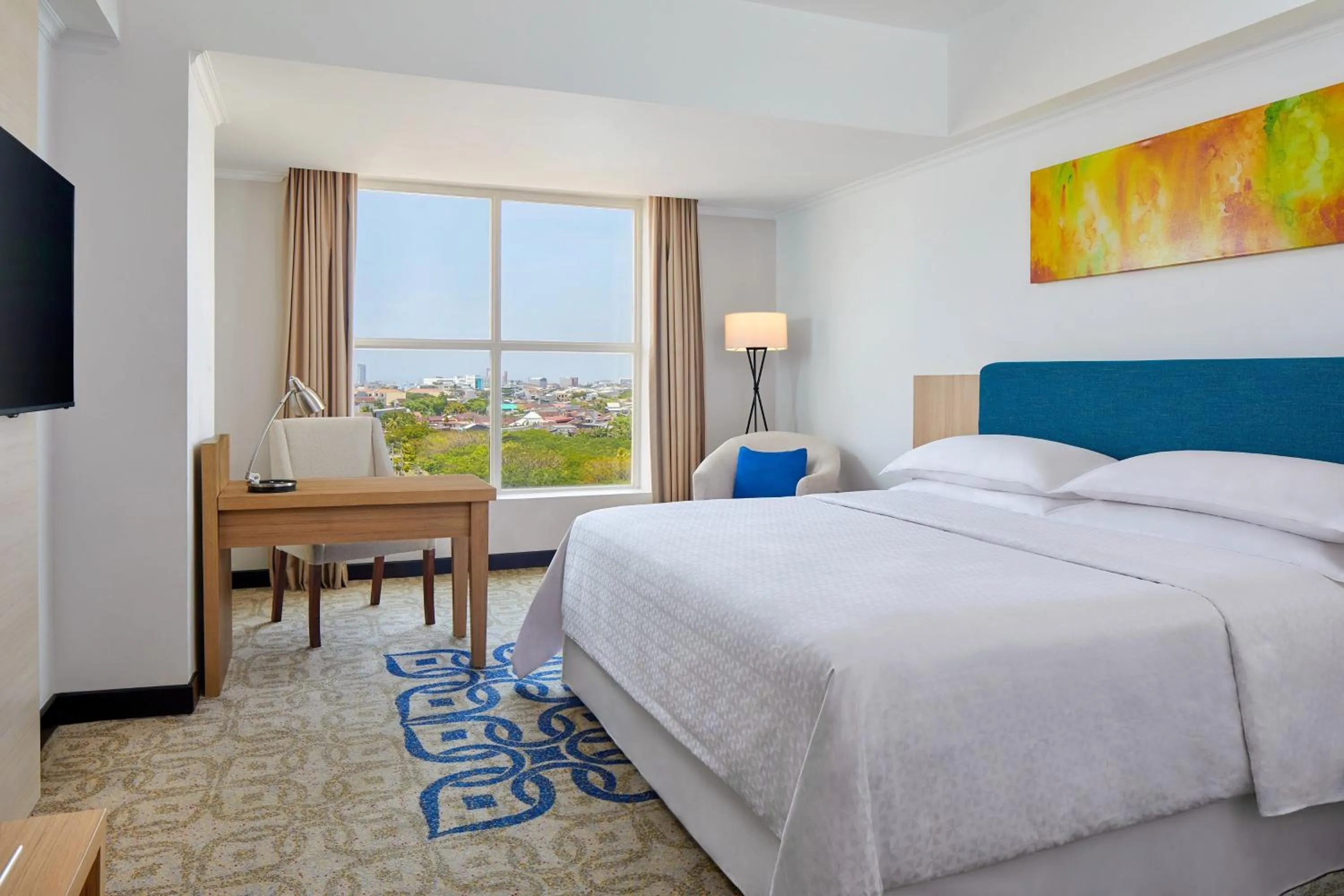 Photo of the whole room, Bed in Four Points by Sheraton Makassar