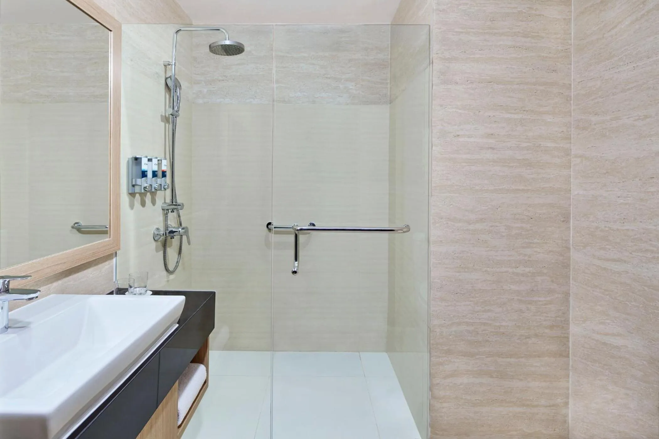 Shower in Four Points by Sheraton Makassar