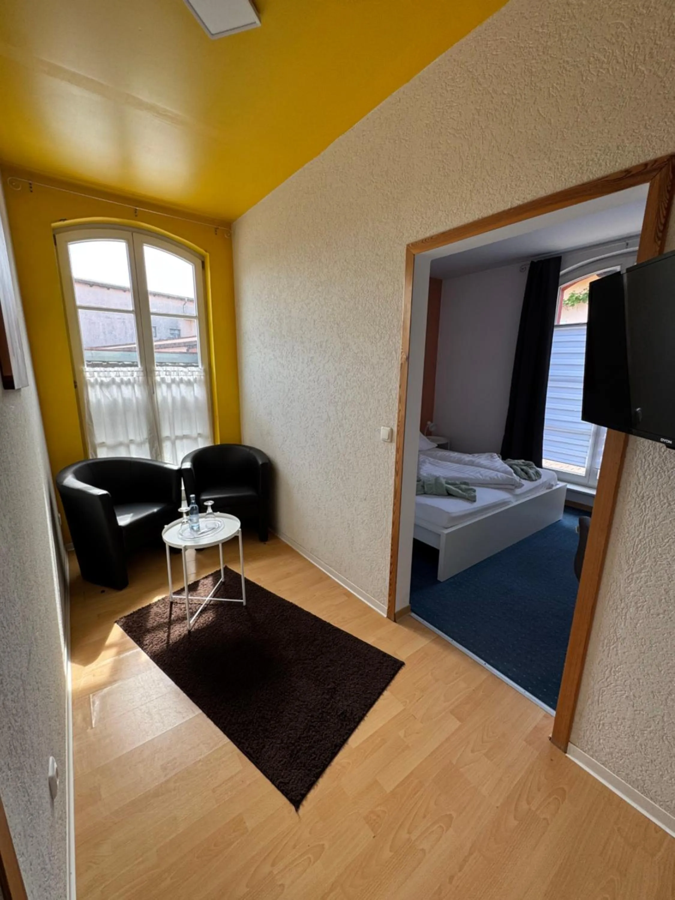 Living room, Bed in Hotel-Restaurant Christine