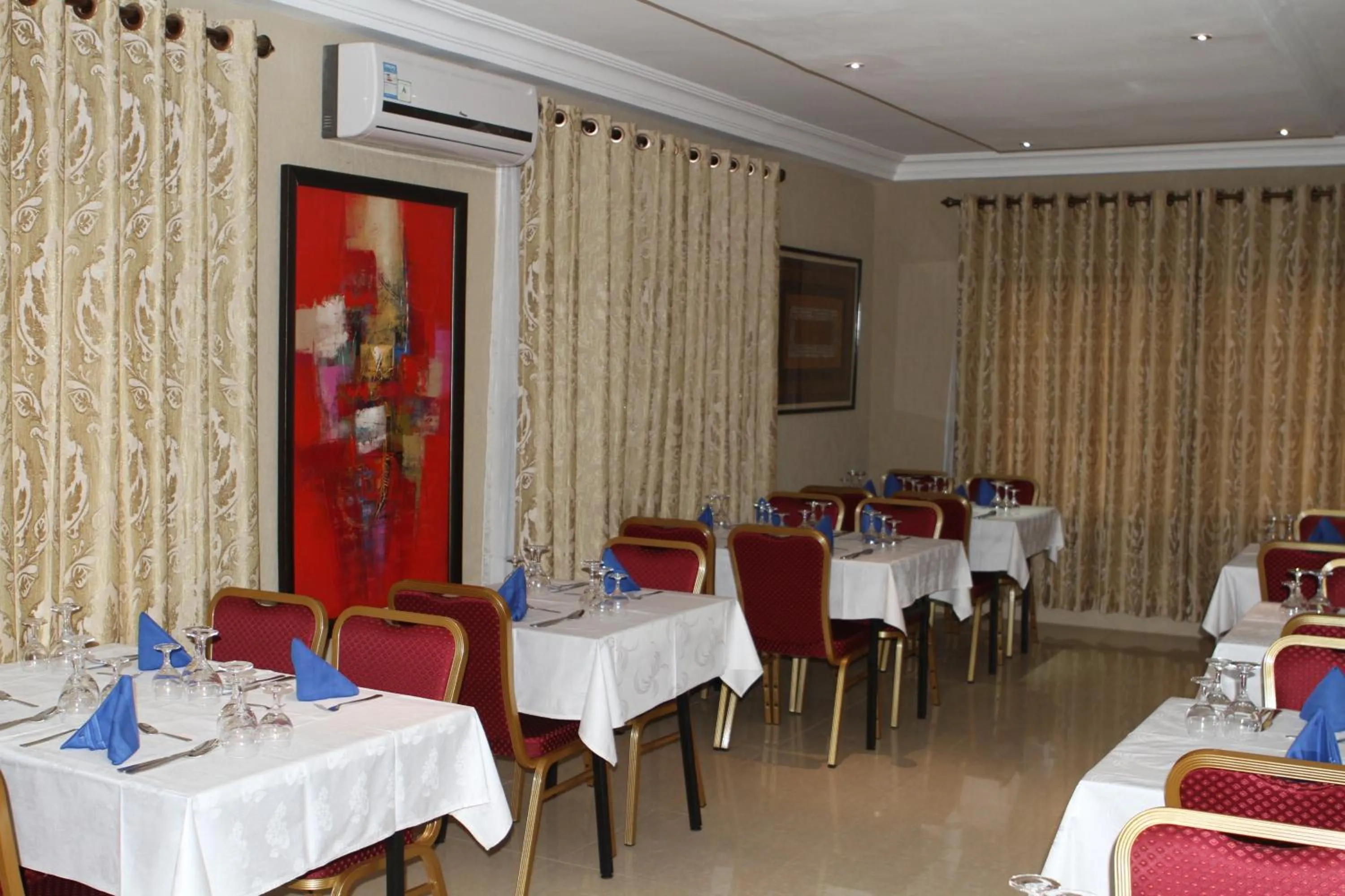 Restaurant/places to eat in Hotel Residence Flamani