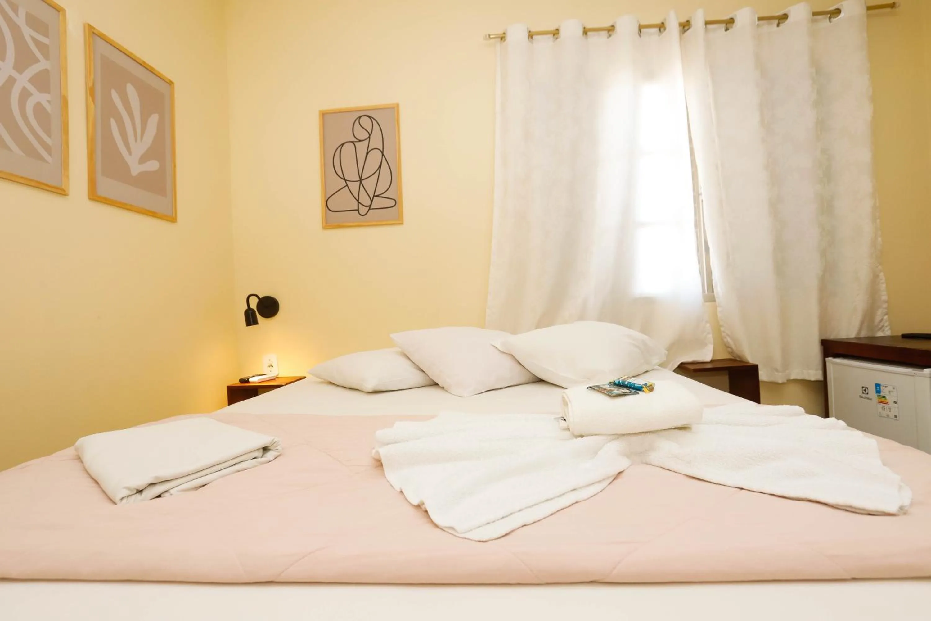 Photo of the whole room, Bed in Hotel Garfo de Ouro