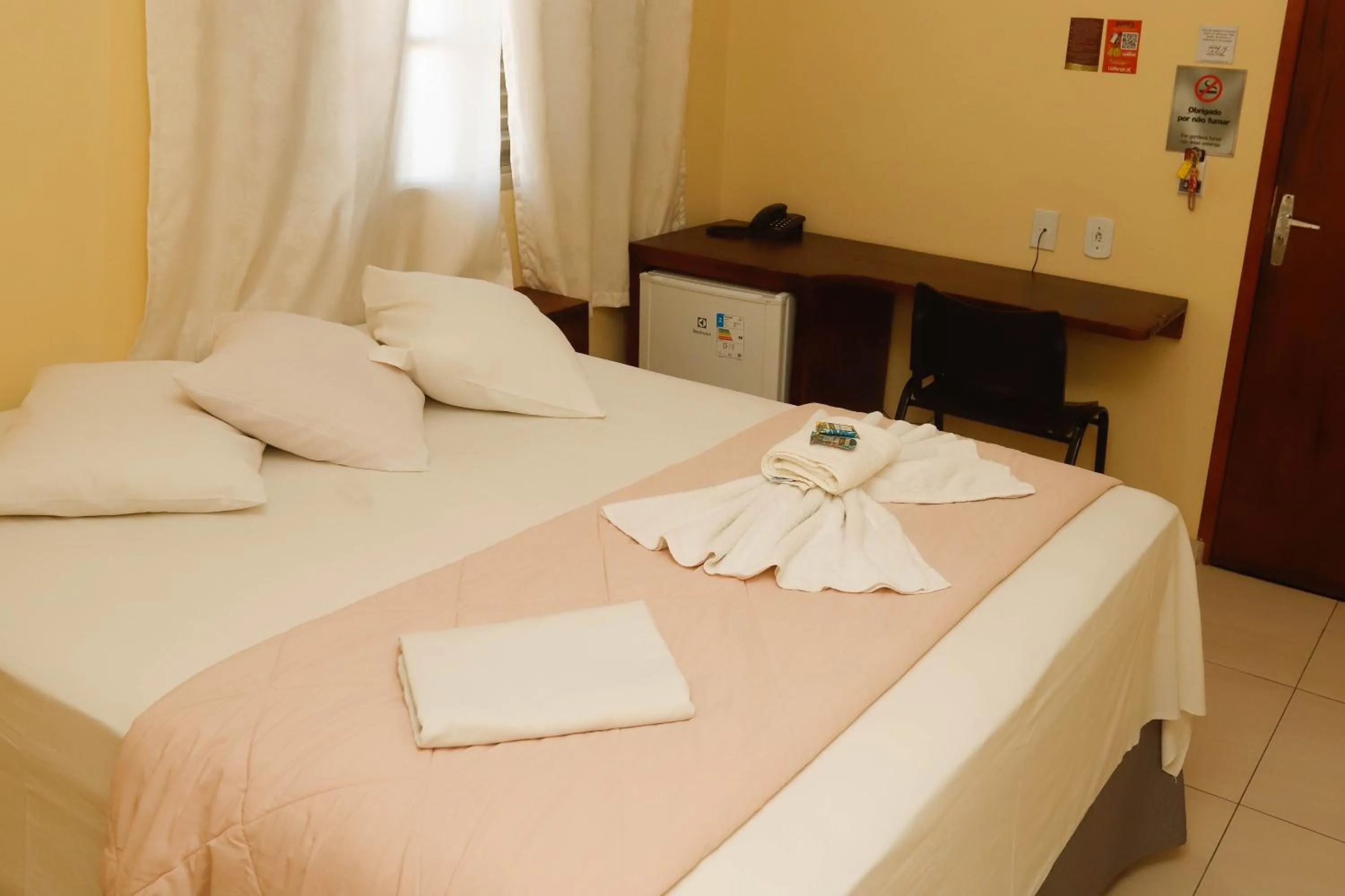 Photo of the whole room, Bed in Hotel Garfo de Ouro