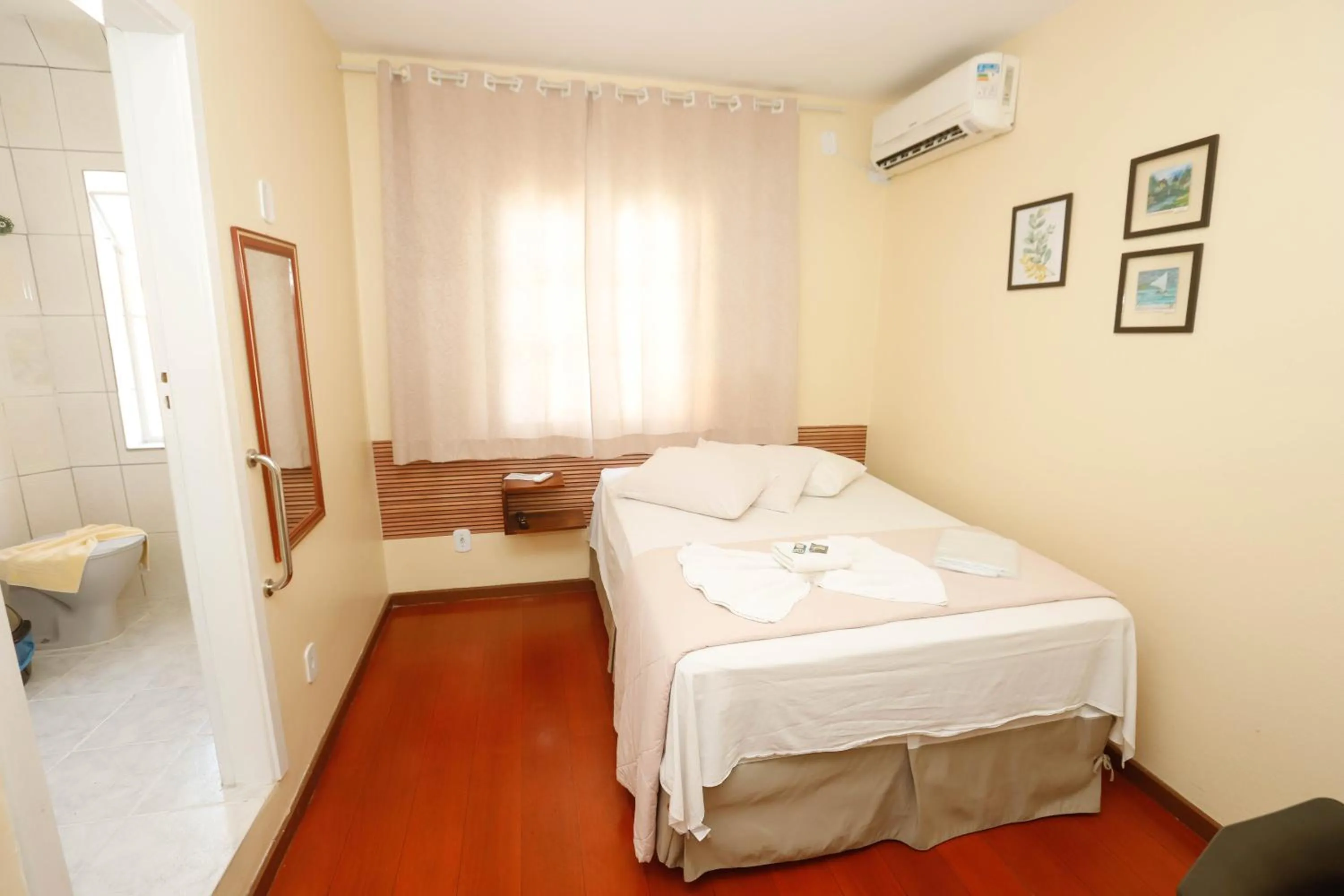 Photo of the whole room, Bed in Hotel Garfo de Ouro