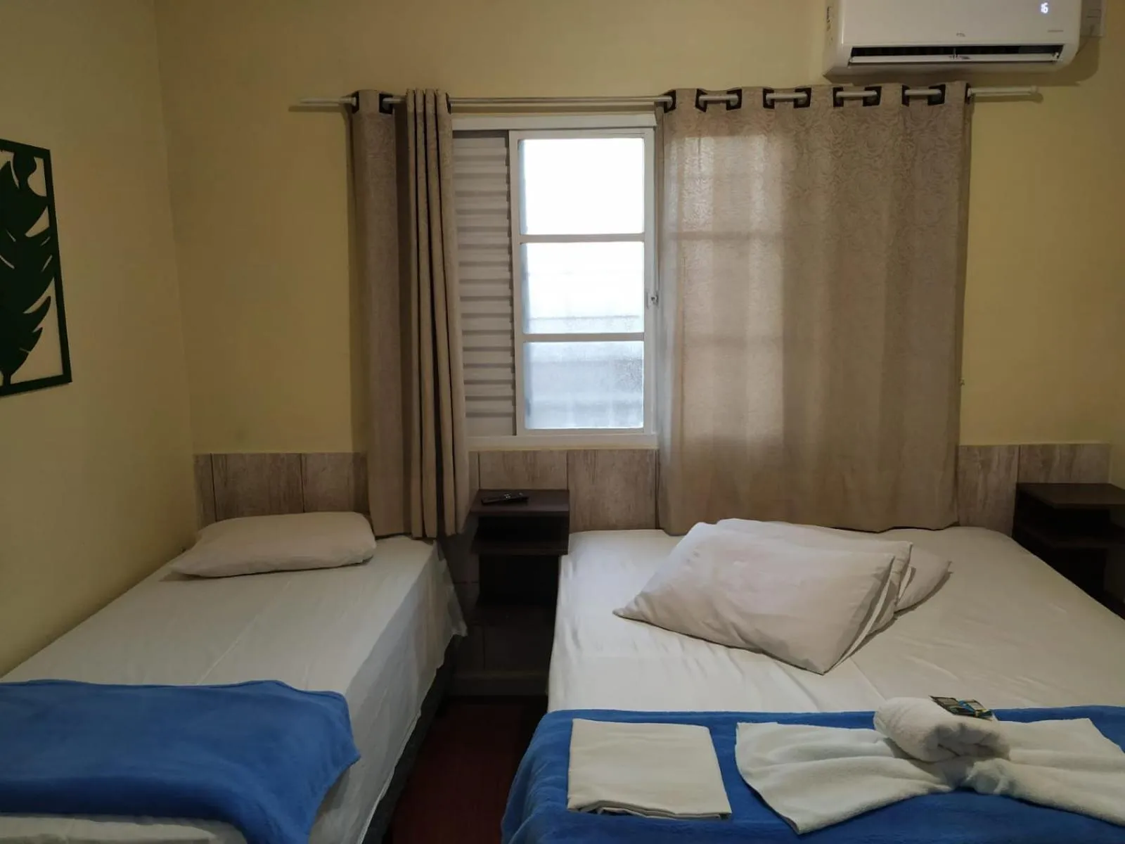 Photo of the whole room, Bed in Hotel Garfo de Ouro