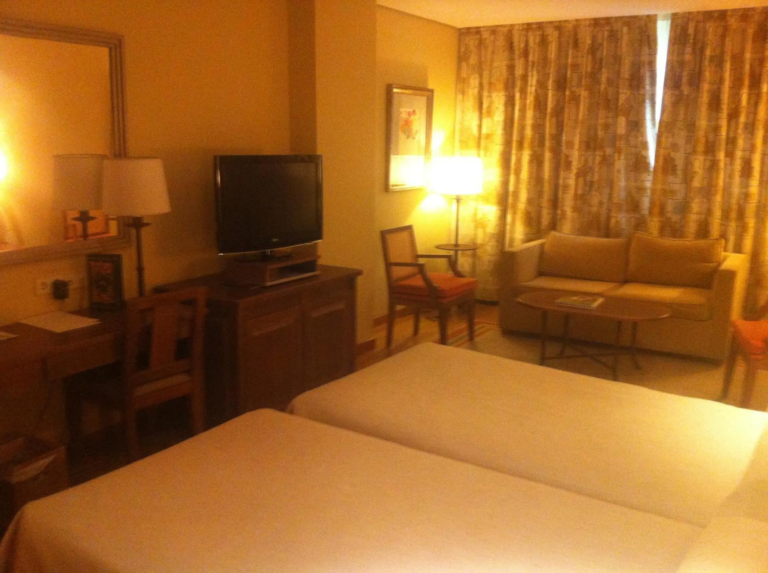 Photo of the whole room, Bed in Parador de Salamanca