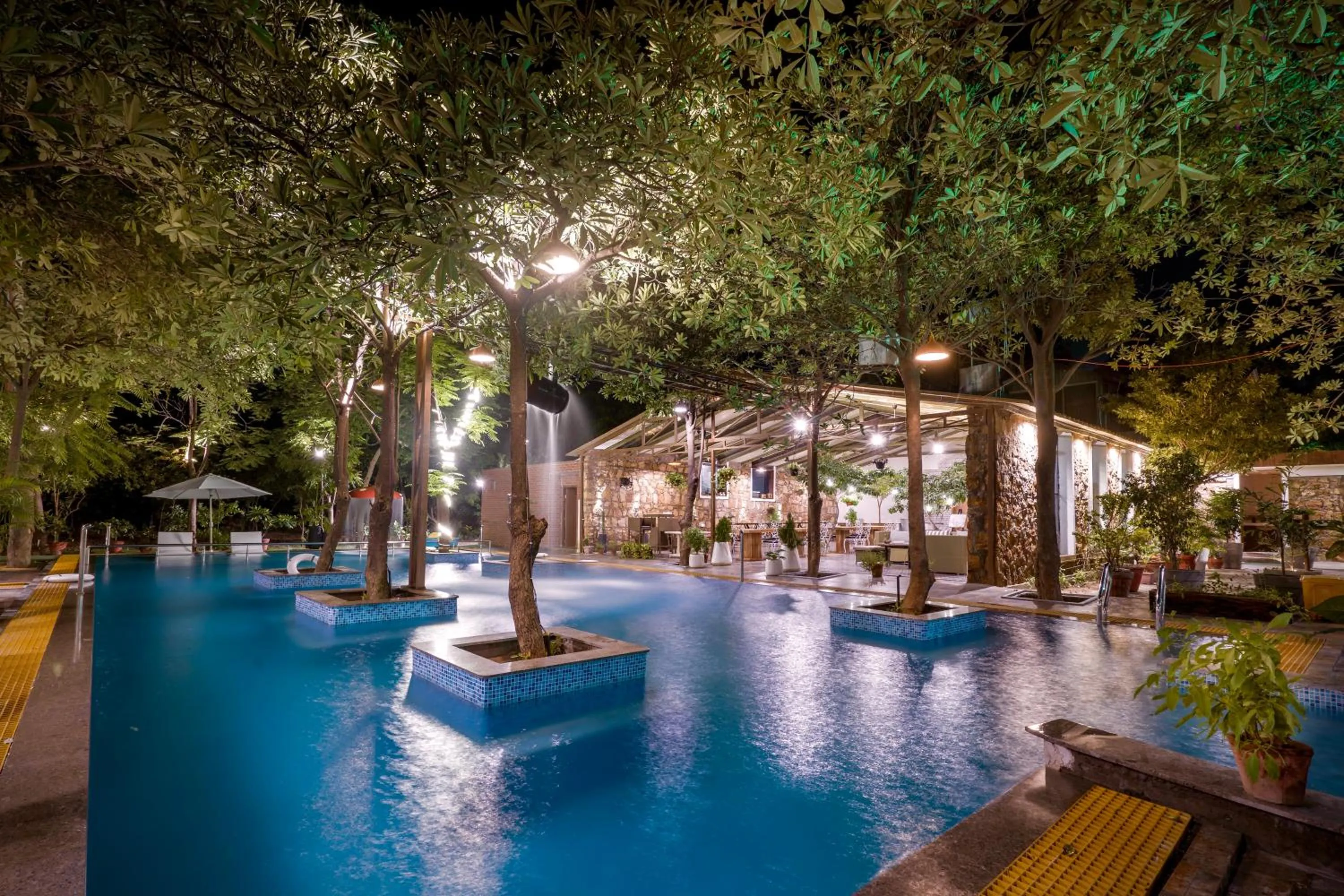 Restaurant/places to eat in Visamo Nalsarovar Resort, Ahmedabad