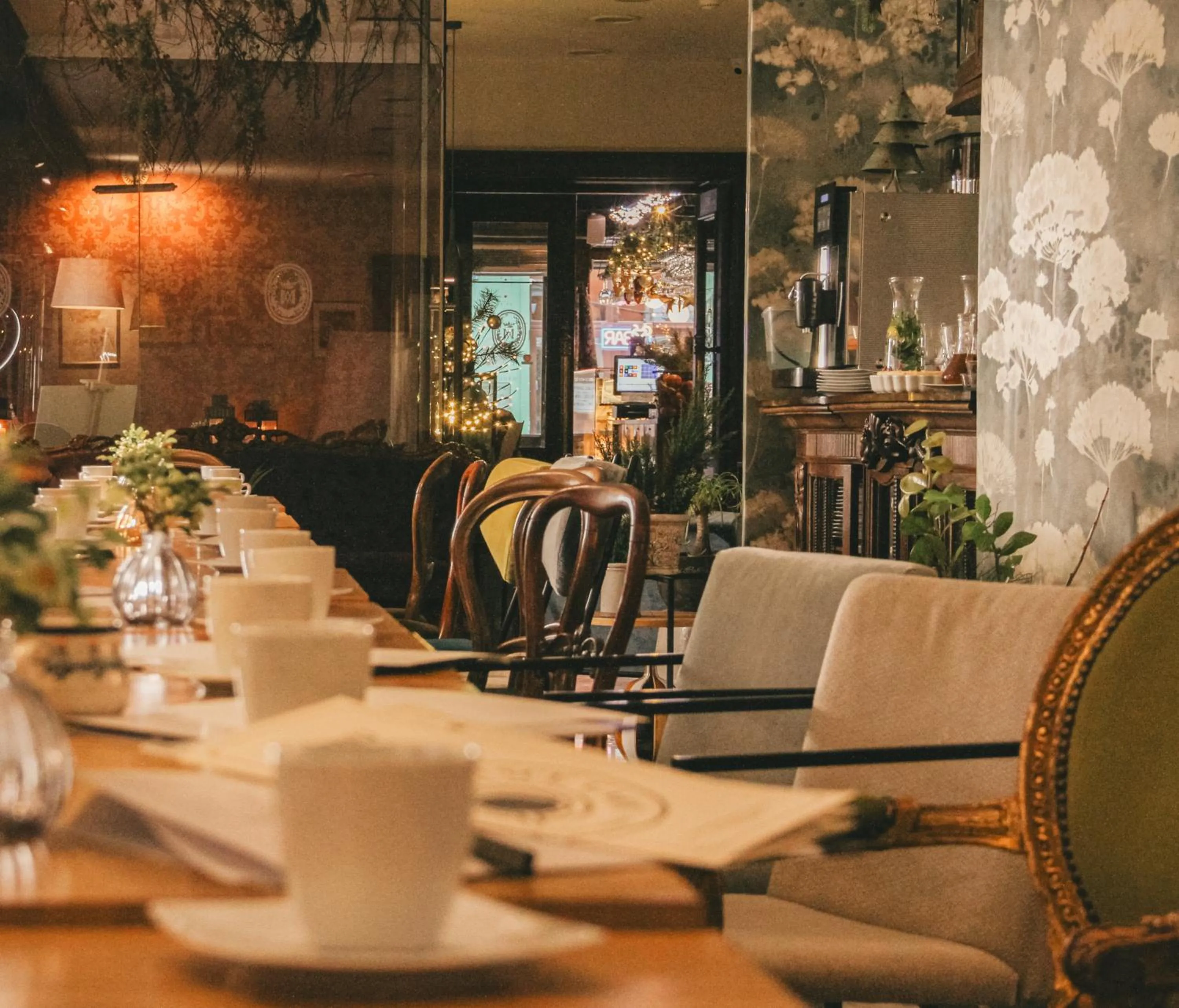 Restaurant/places to eat in Palazzo Rosso Old Town