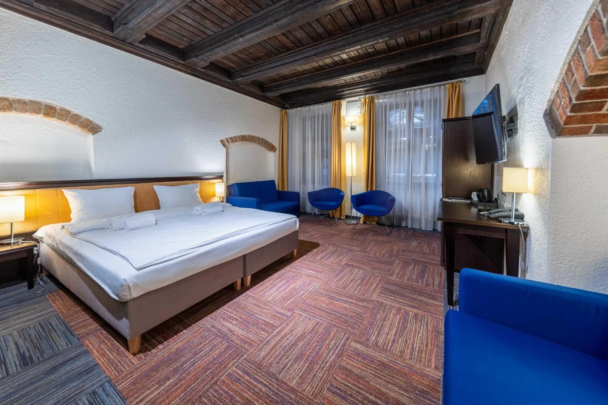 Bed in Palazzo Rosso Old Town