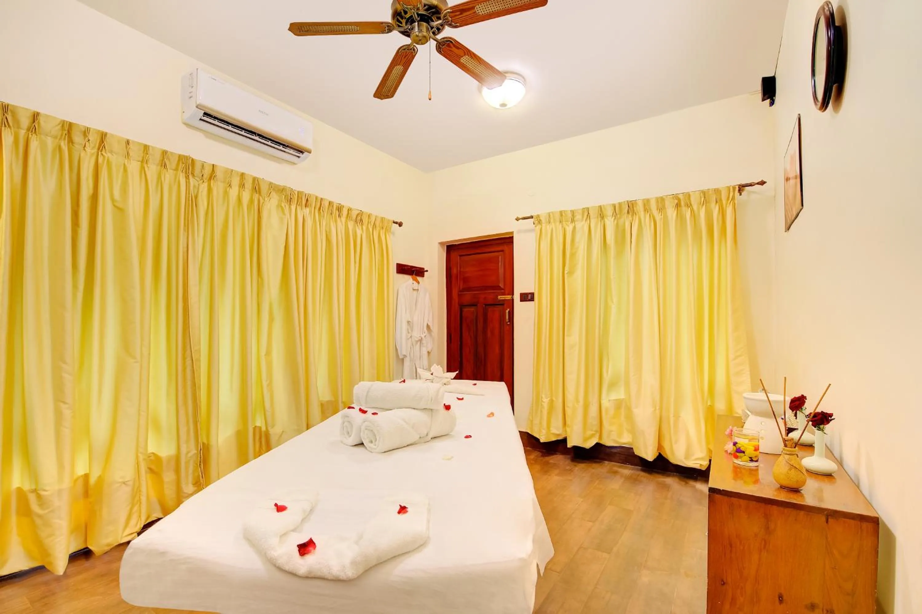 Massage, Bed in WelcomHeritage Shivavilas Palace, HAMPI
