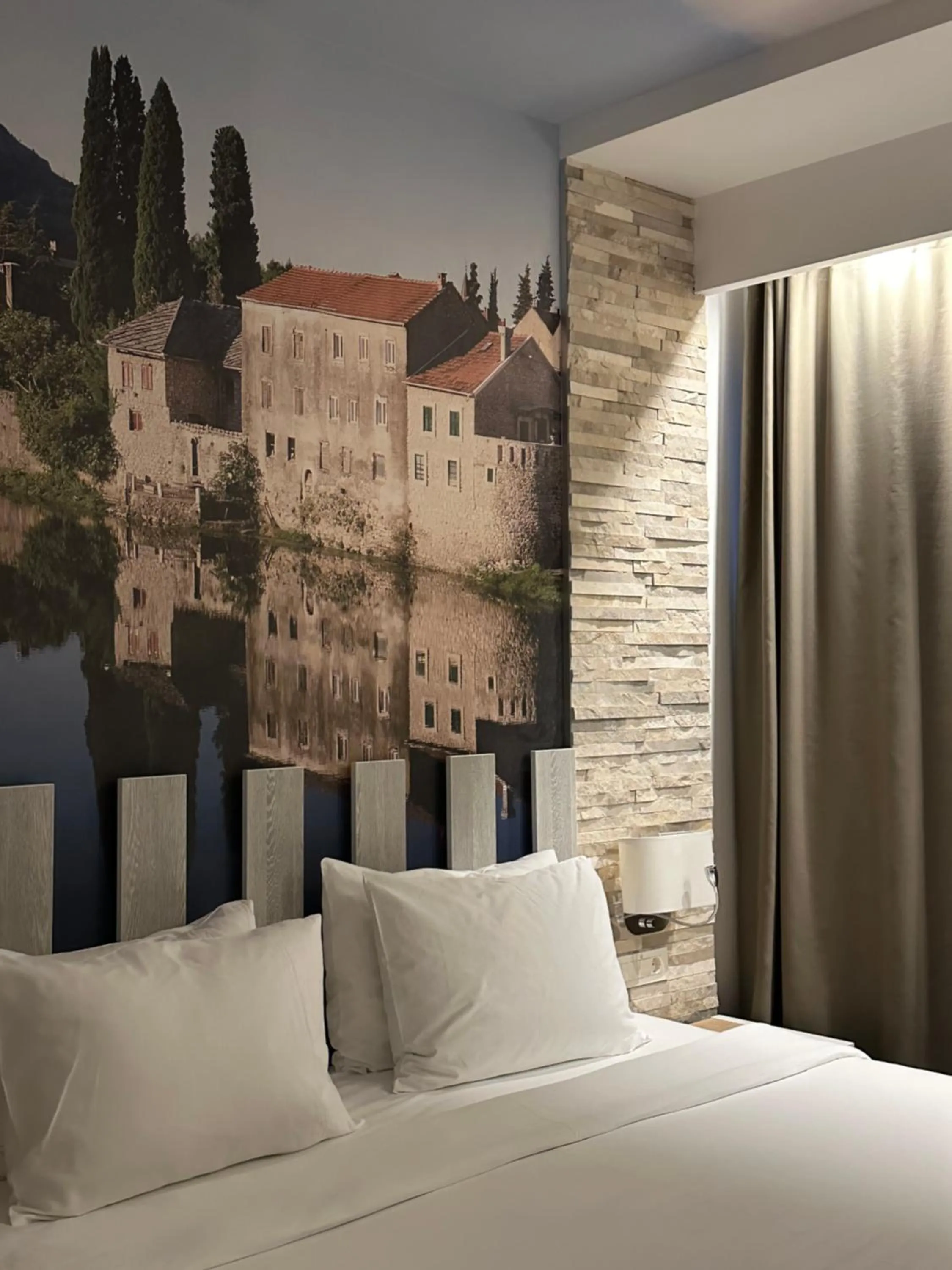 Photo of the whole room, Bed in Hotel Nar