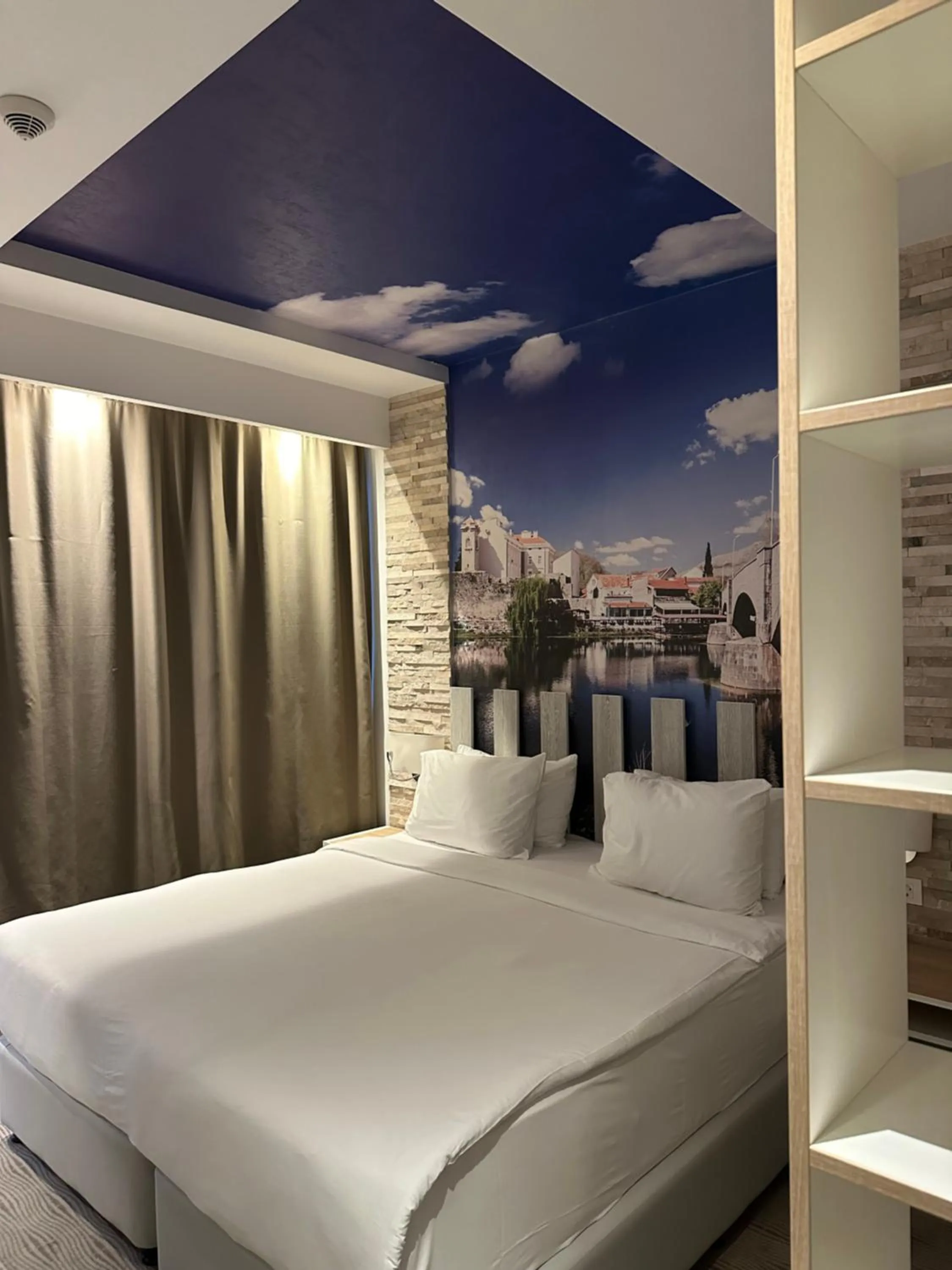 Photo of the whole room, Bed in Hotel Nar