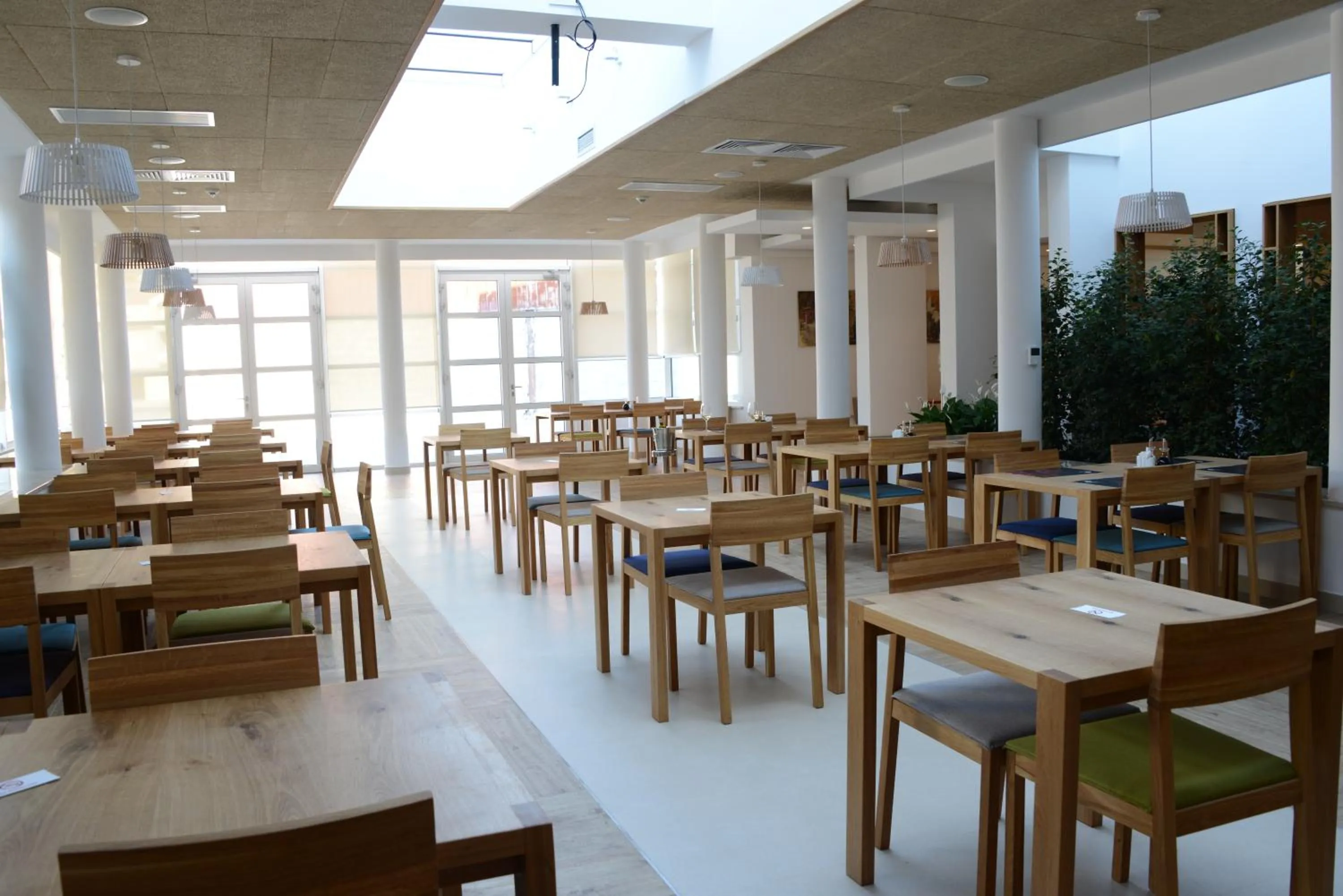 Restaurant/places to eat in Hotel Nar