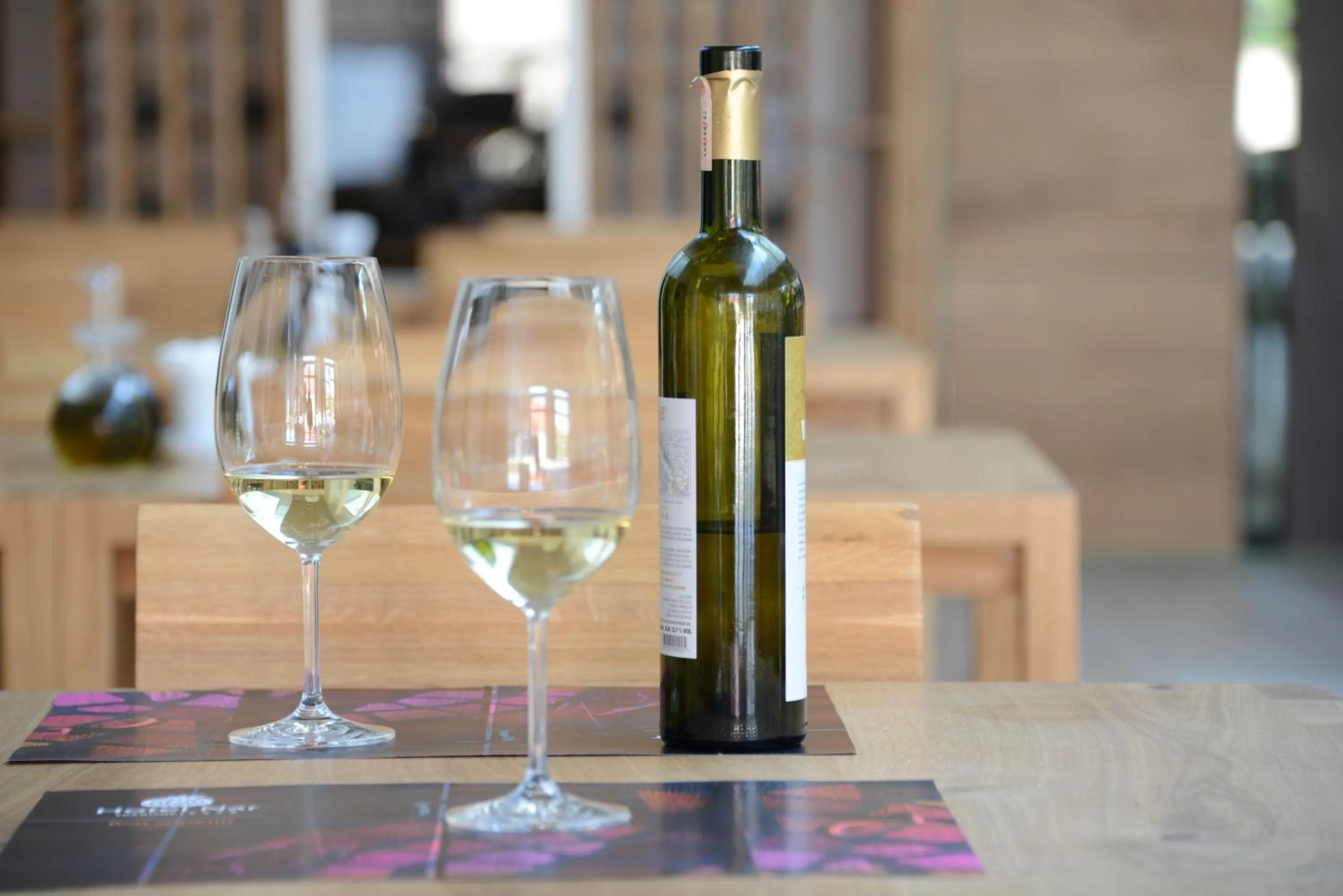 Restaurant/places to eat in Hotel Nar