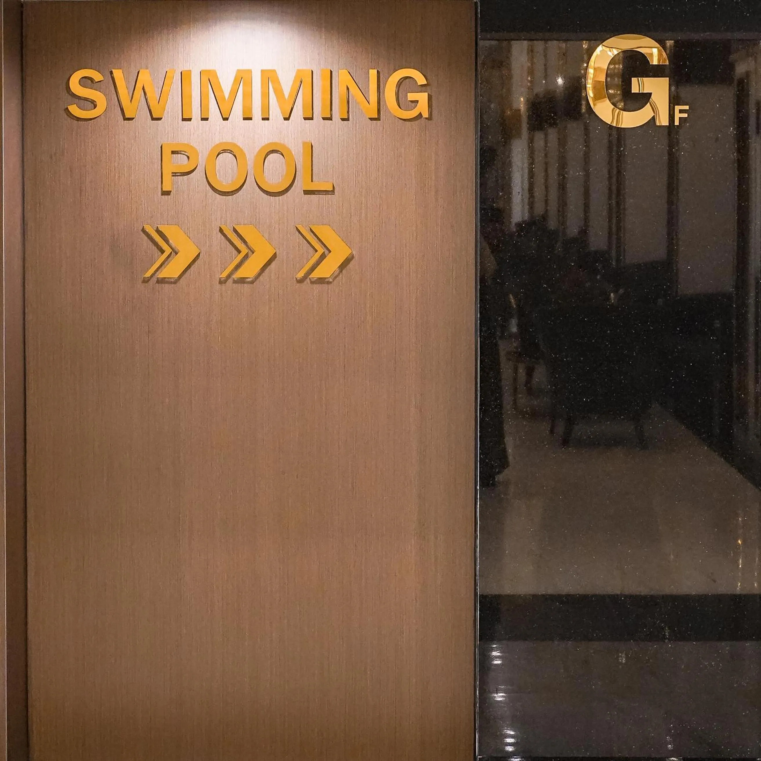 Swimming pool in Golden Empire Suvarnabhumi Hotel