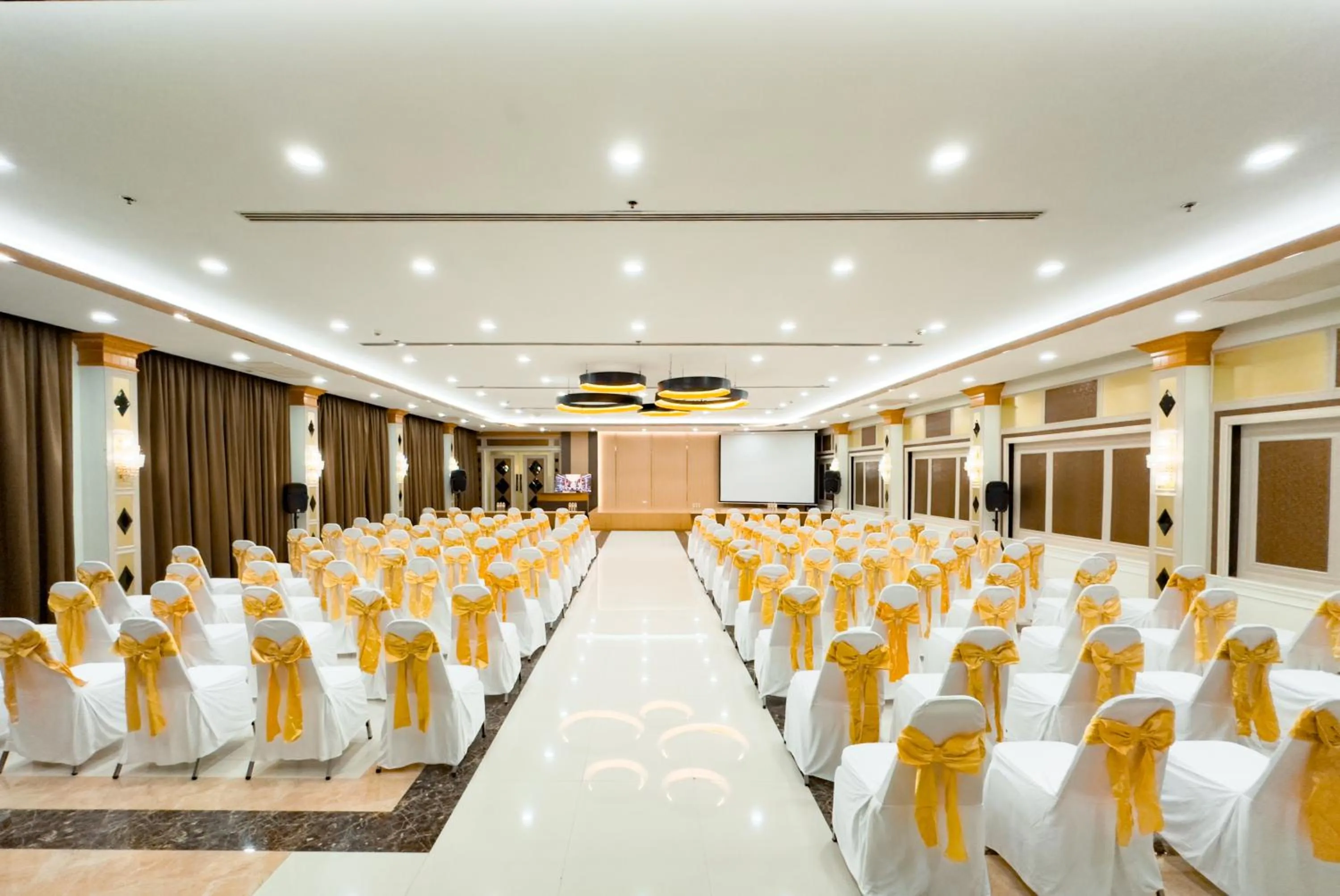 Meeting/conference room in Golden Empire Suvarnabhumi Hotel