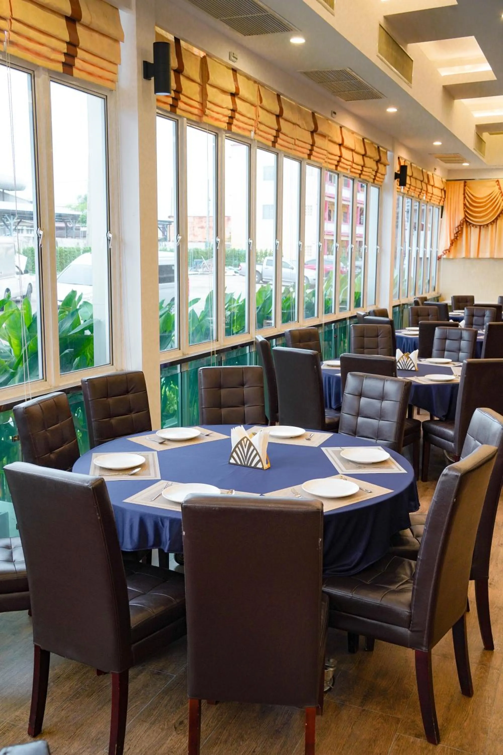 Restaurant/places to eat in Golden Empire Suvarnabhumi Hotel