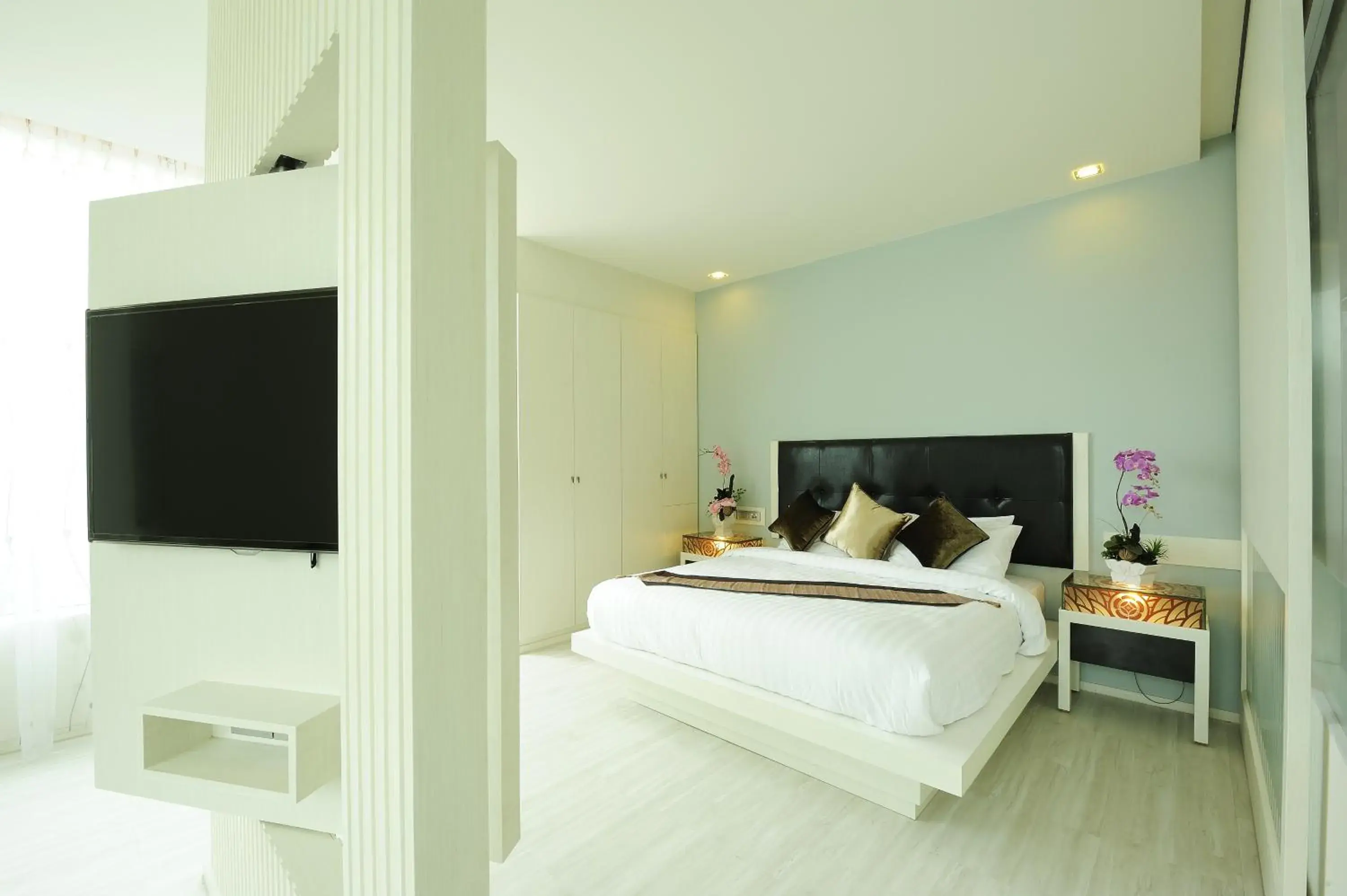 Deluxe Double Room in The Beverly Hills Hotel Deluxe Double Room in The Beverly Hills Hotel