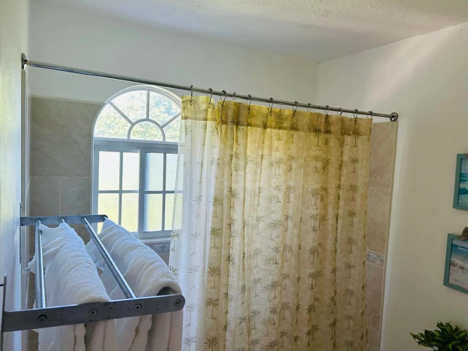 Bed in Penthouse On The Ridge