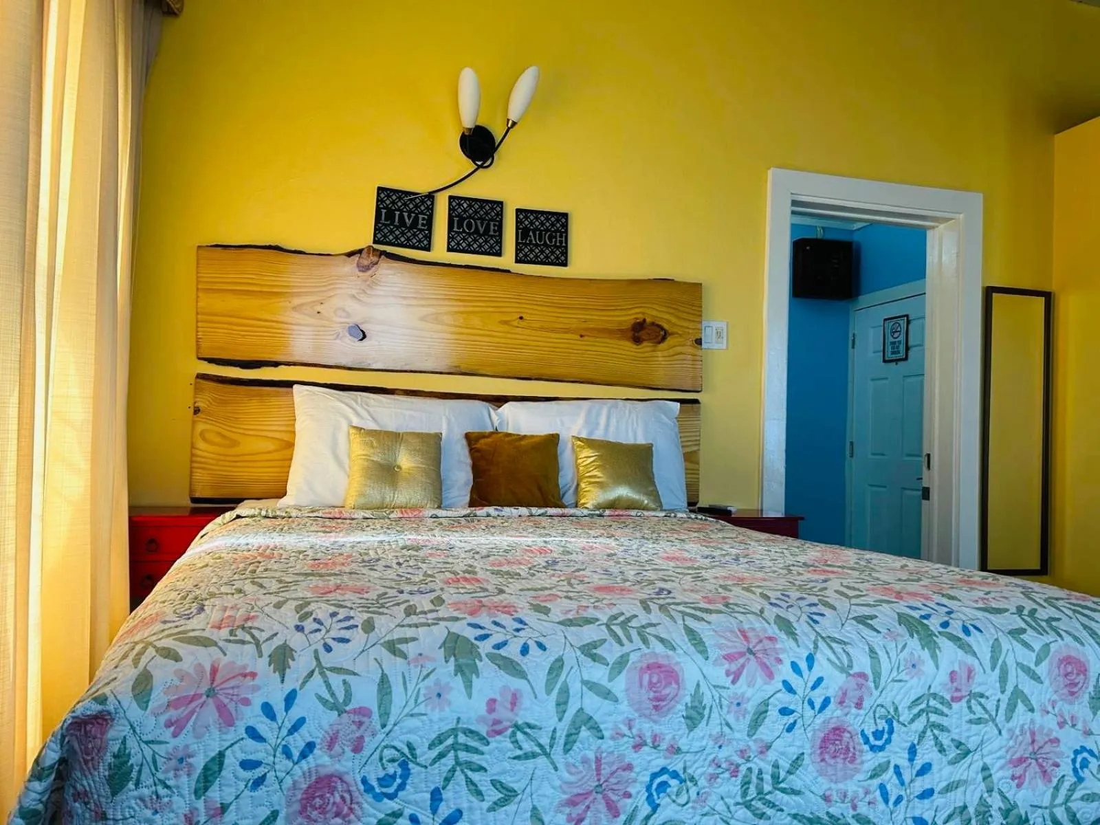 Bed in Penthouse On The Ridge