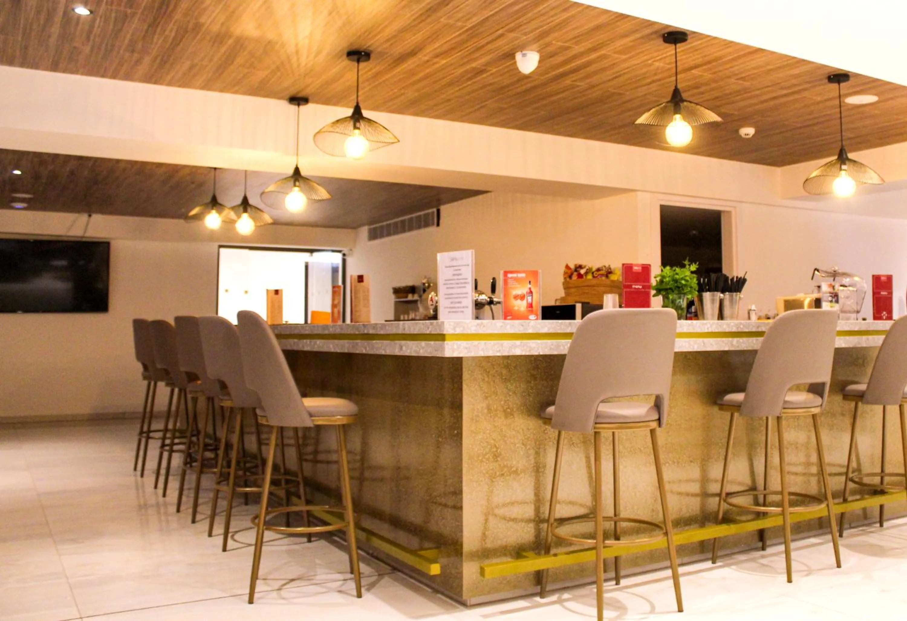 Lounge or bar in Piere - Anne Beach Hotel