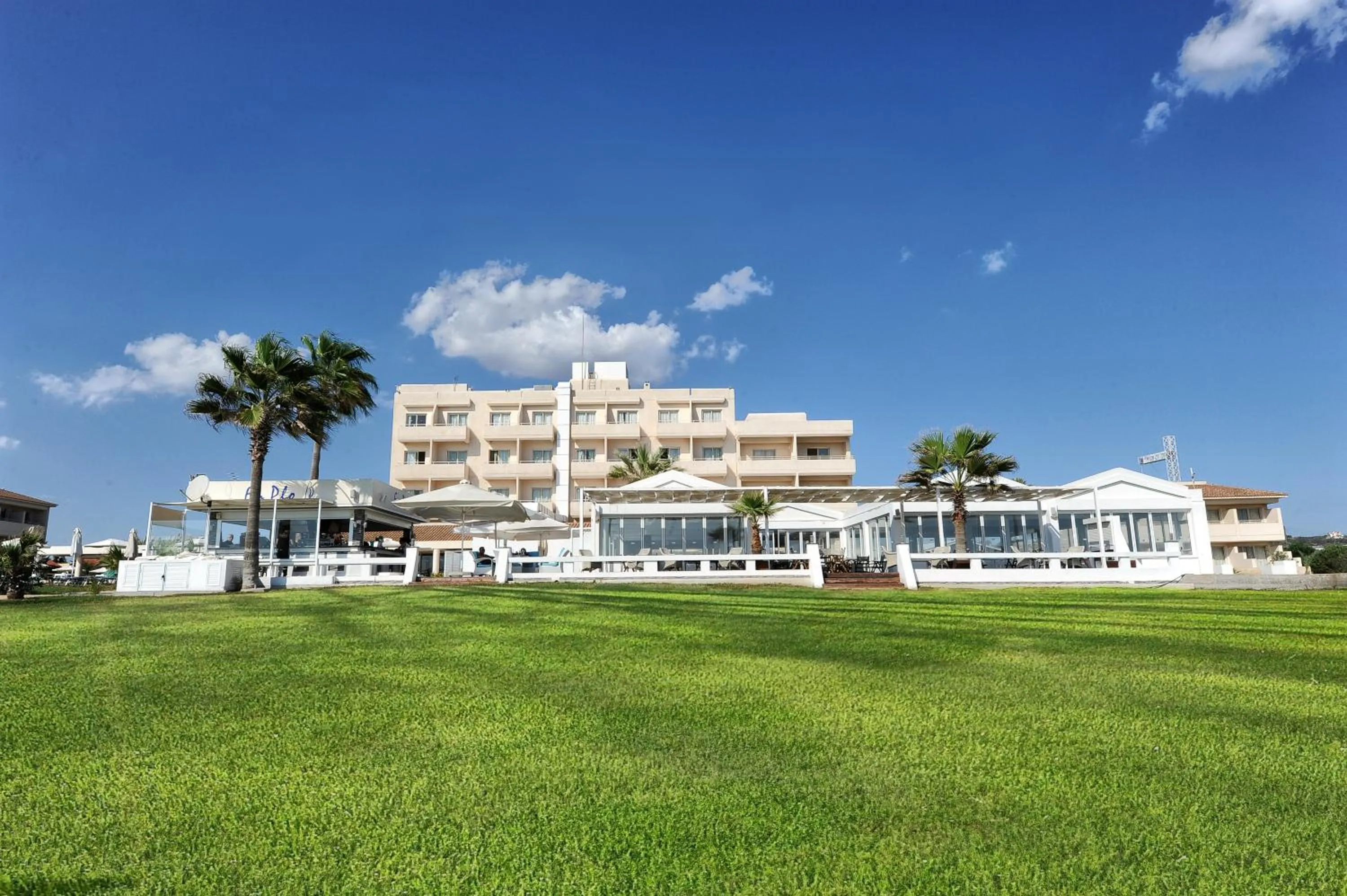Property building in Piere - Anne Beach Hotel