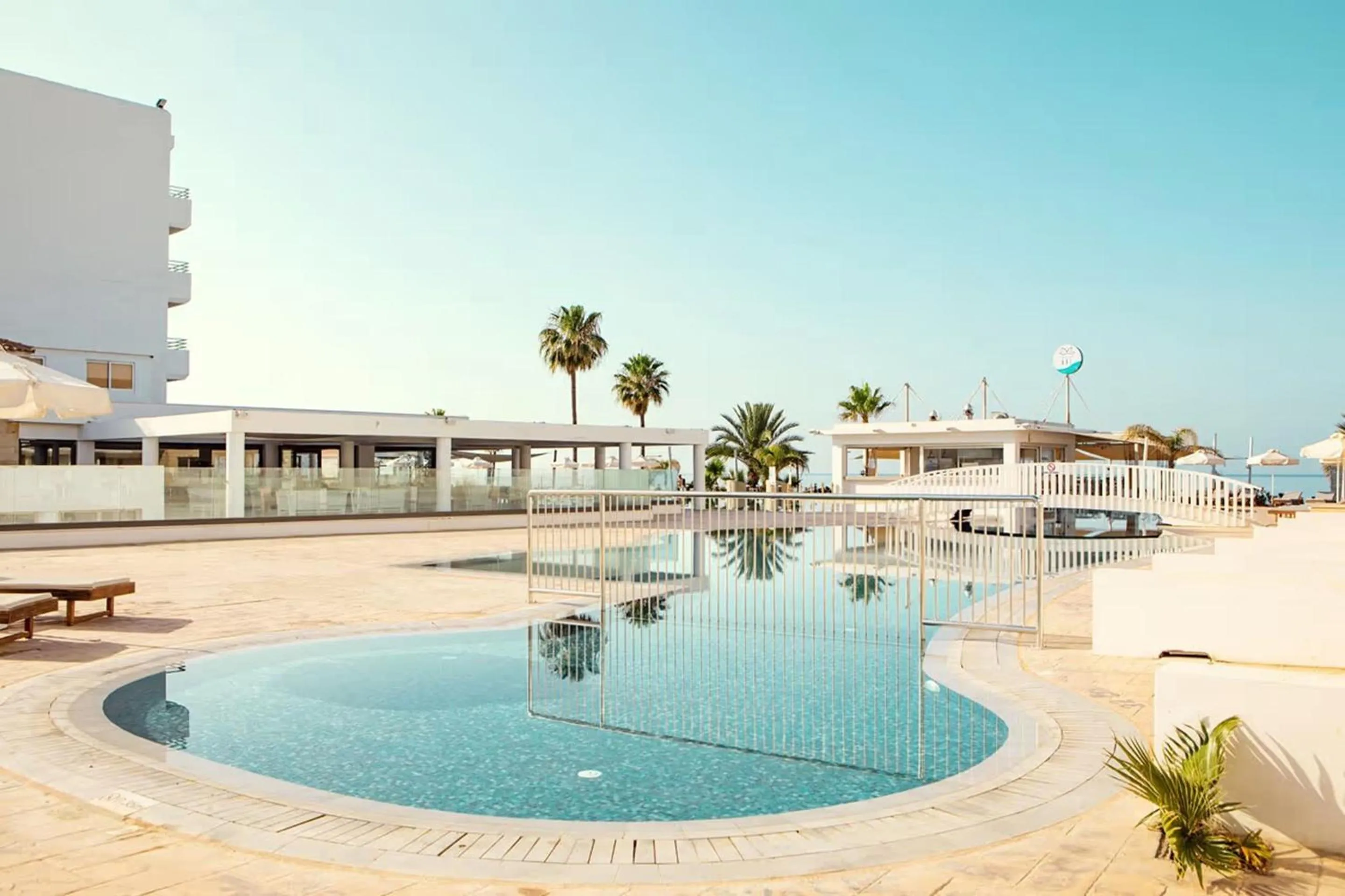 Swimming pool in Piere - Anne Beach Hotel