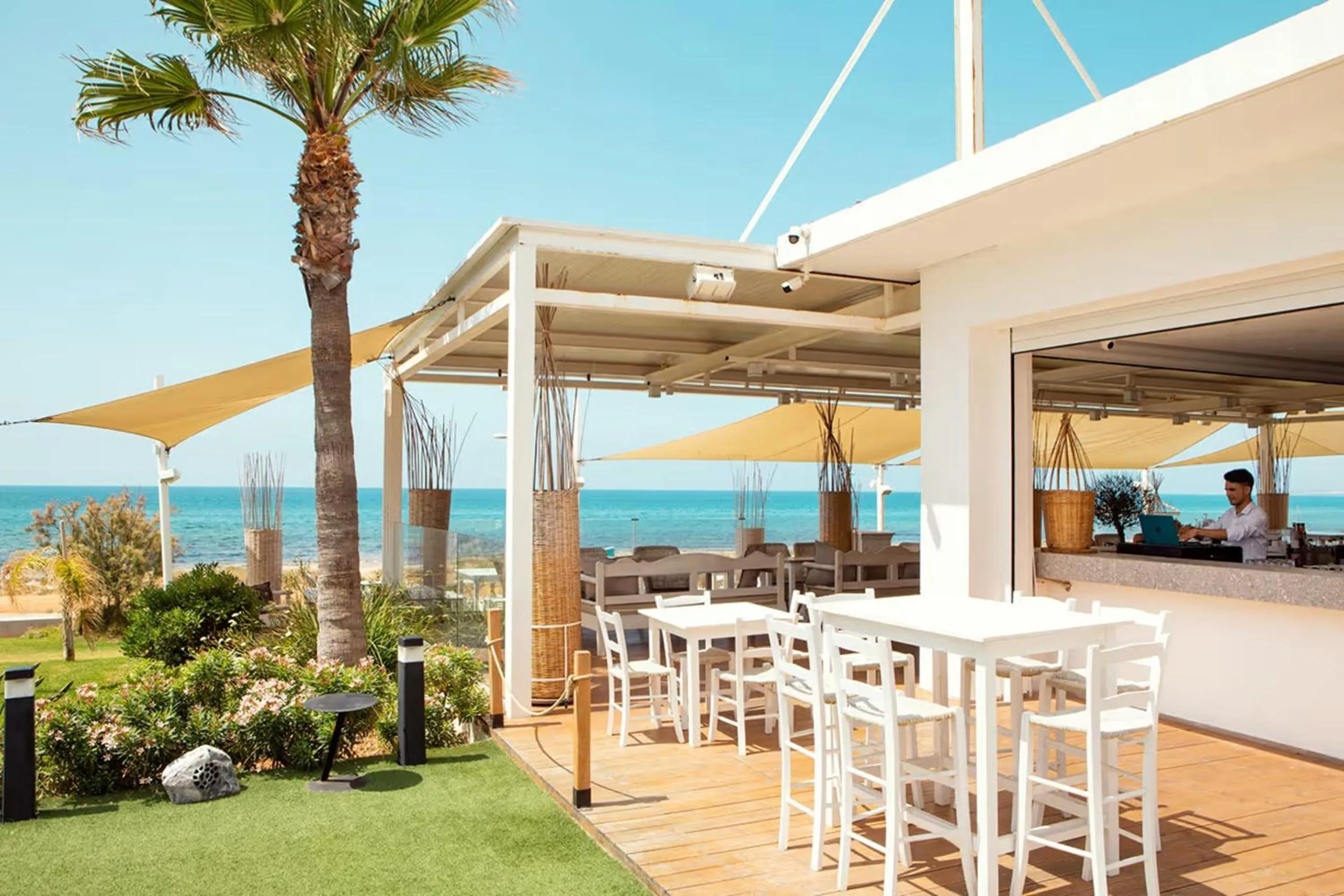 Restaurant/places to eat in Piere - Anne Beach Hotel