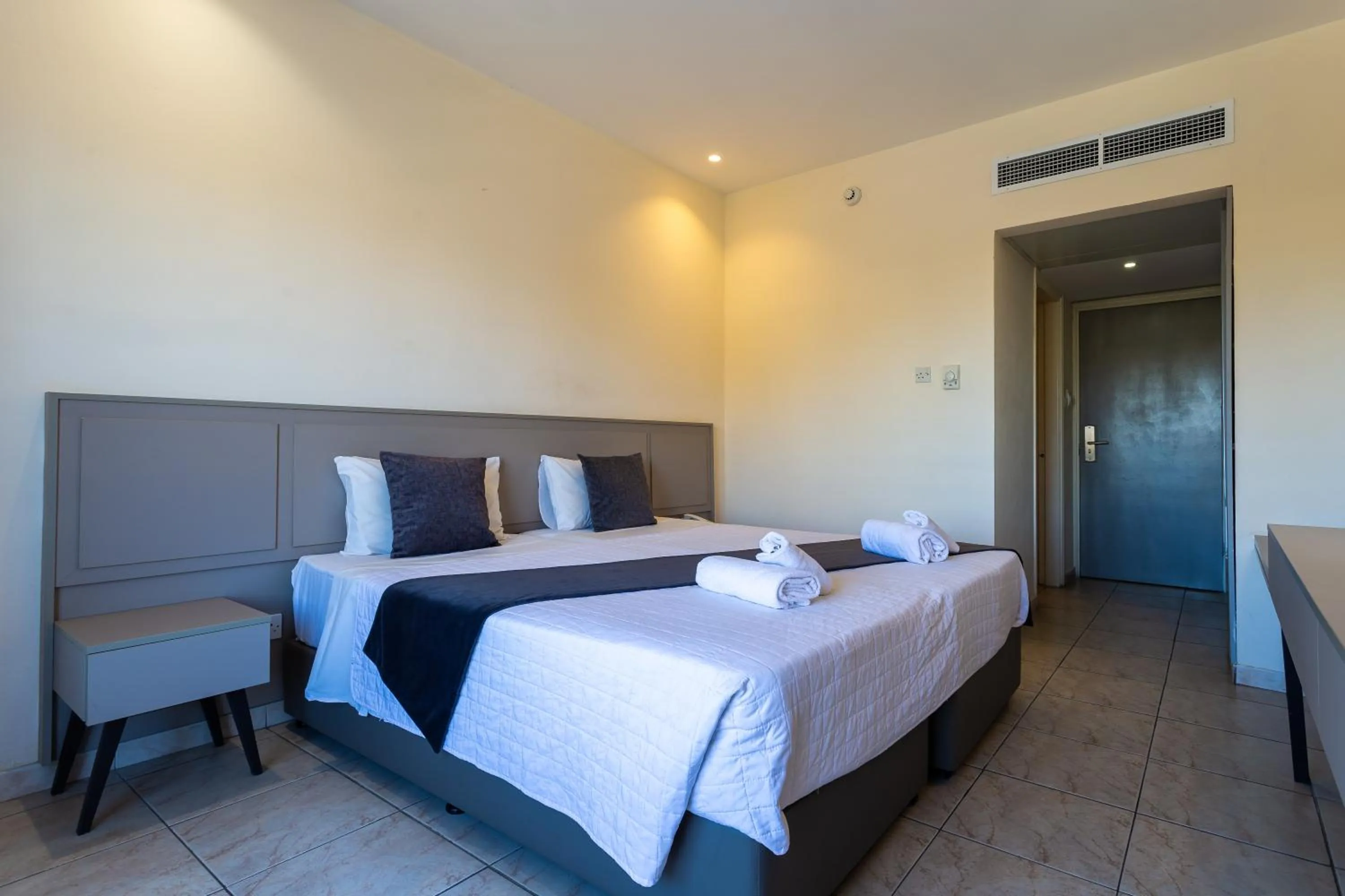 Bed in Piere - Anne Beach Hotel