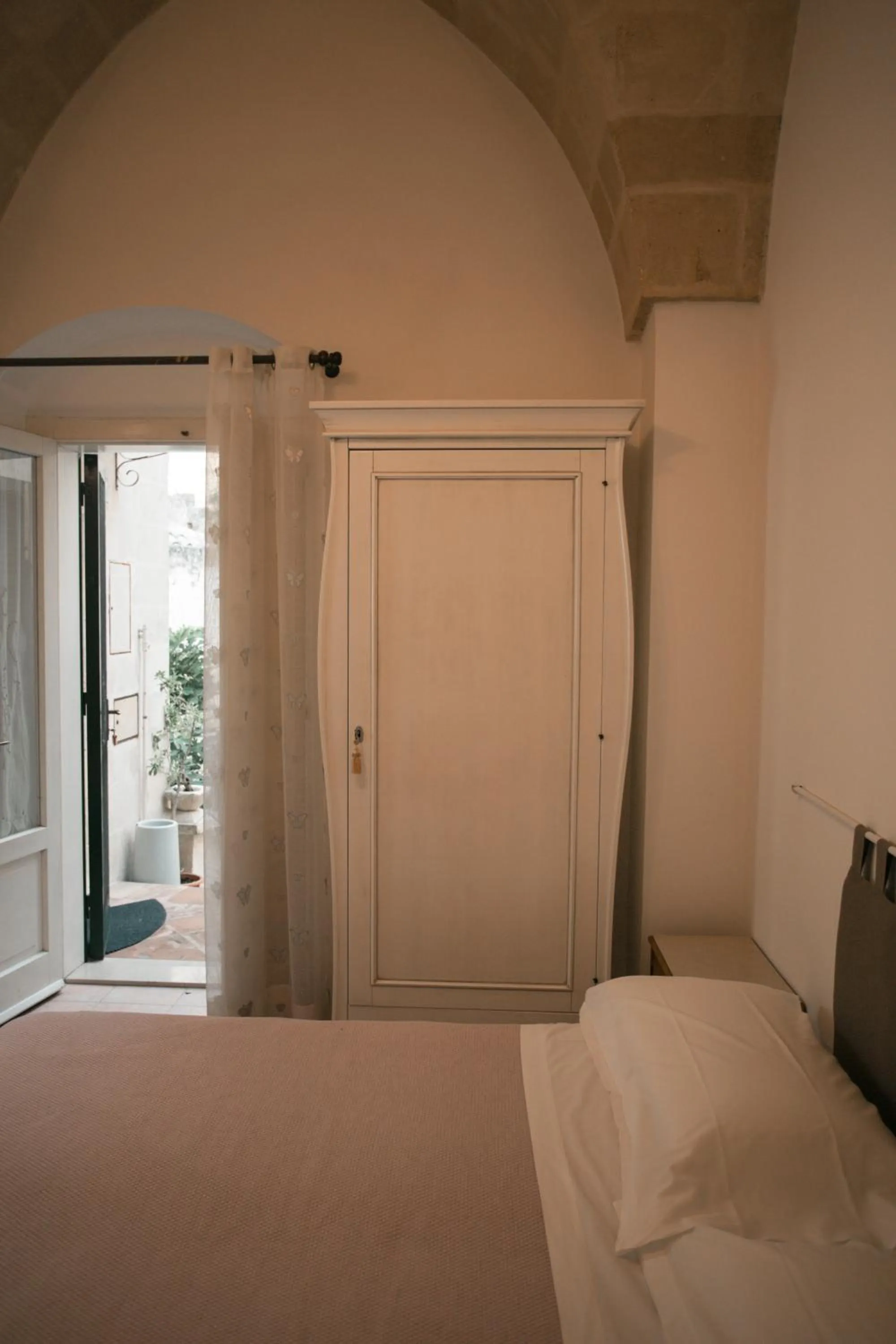 Bedroom, Bed in Donna Lina