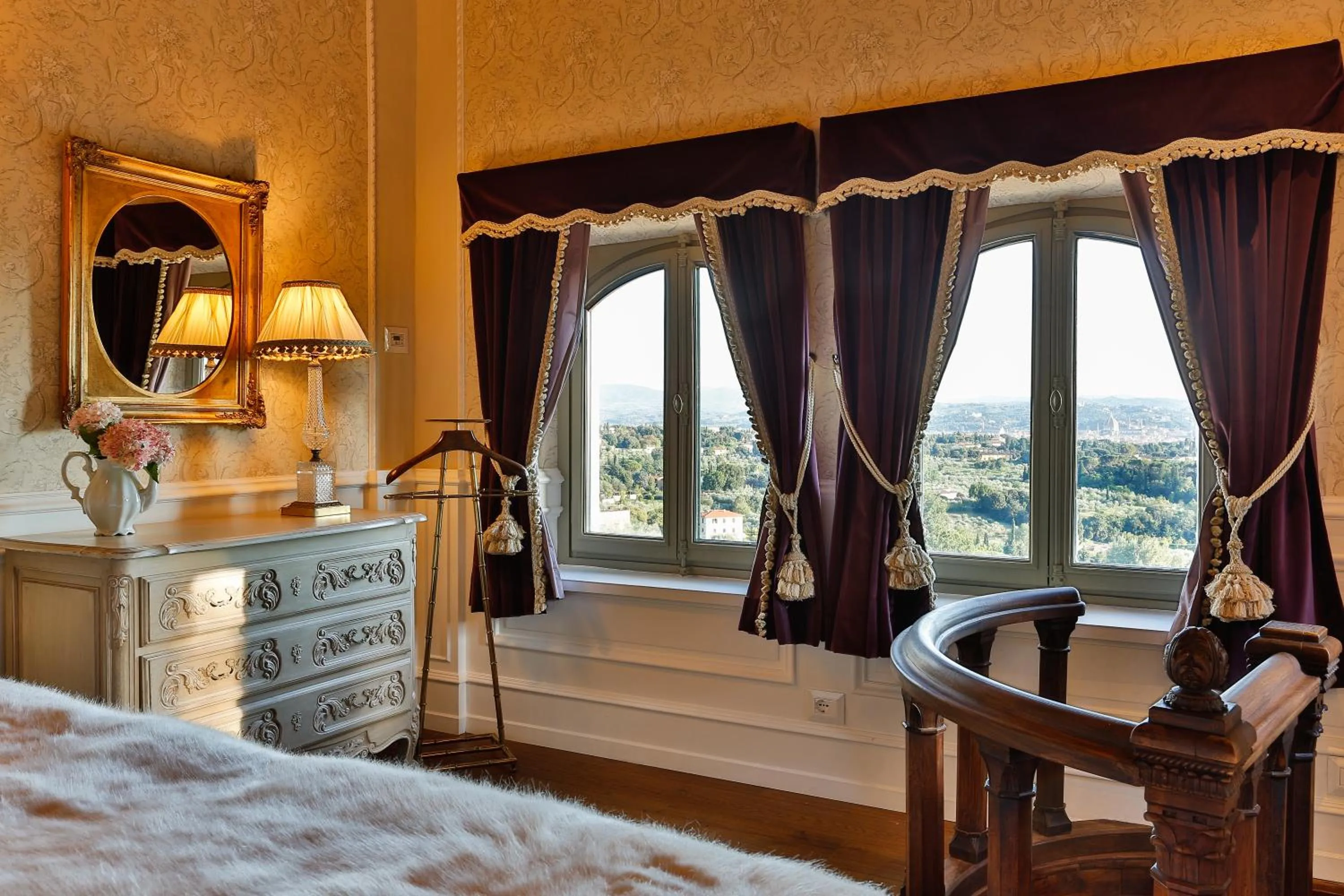 Decorative detail, Bed in Villa Le Fontanelle