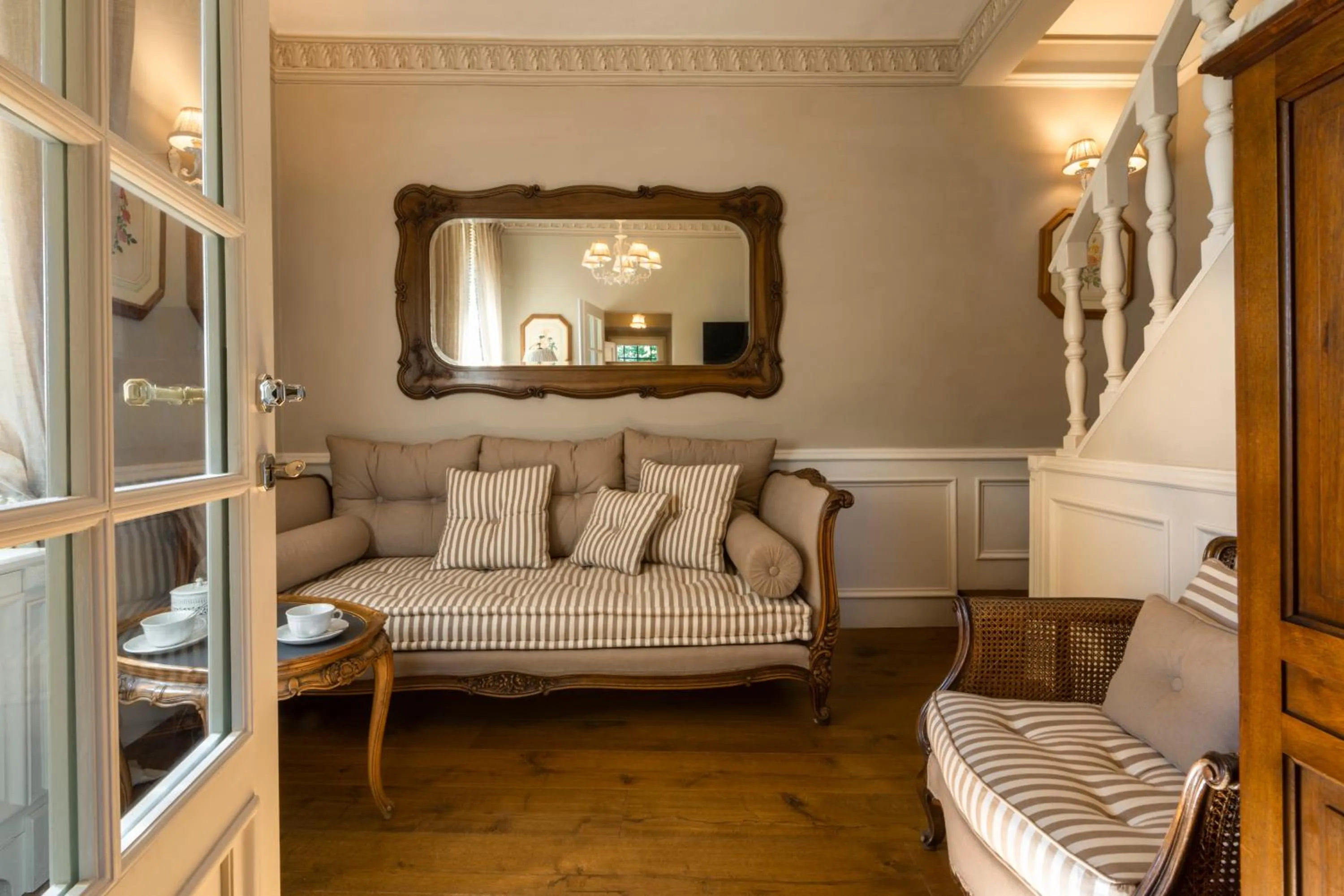 Seating area, Bed in Villa Le Fontanelle