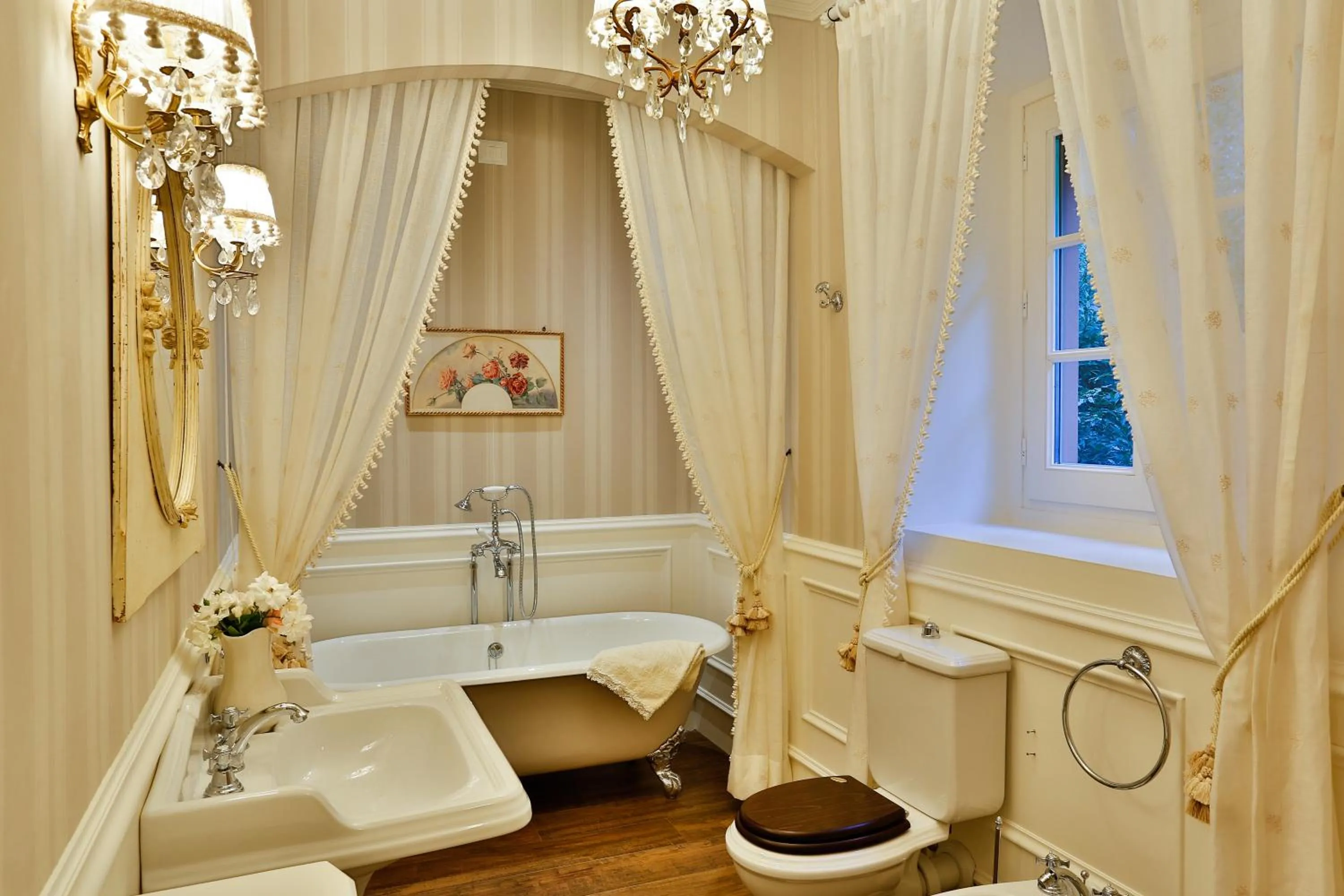 Decorative detail in Villa Le Fontanelle