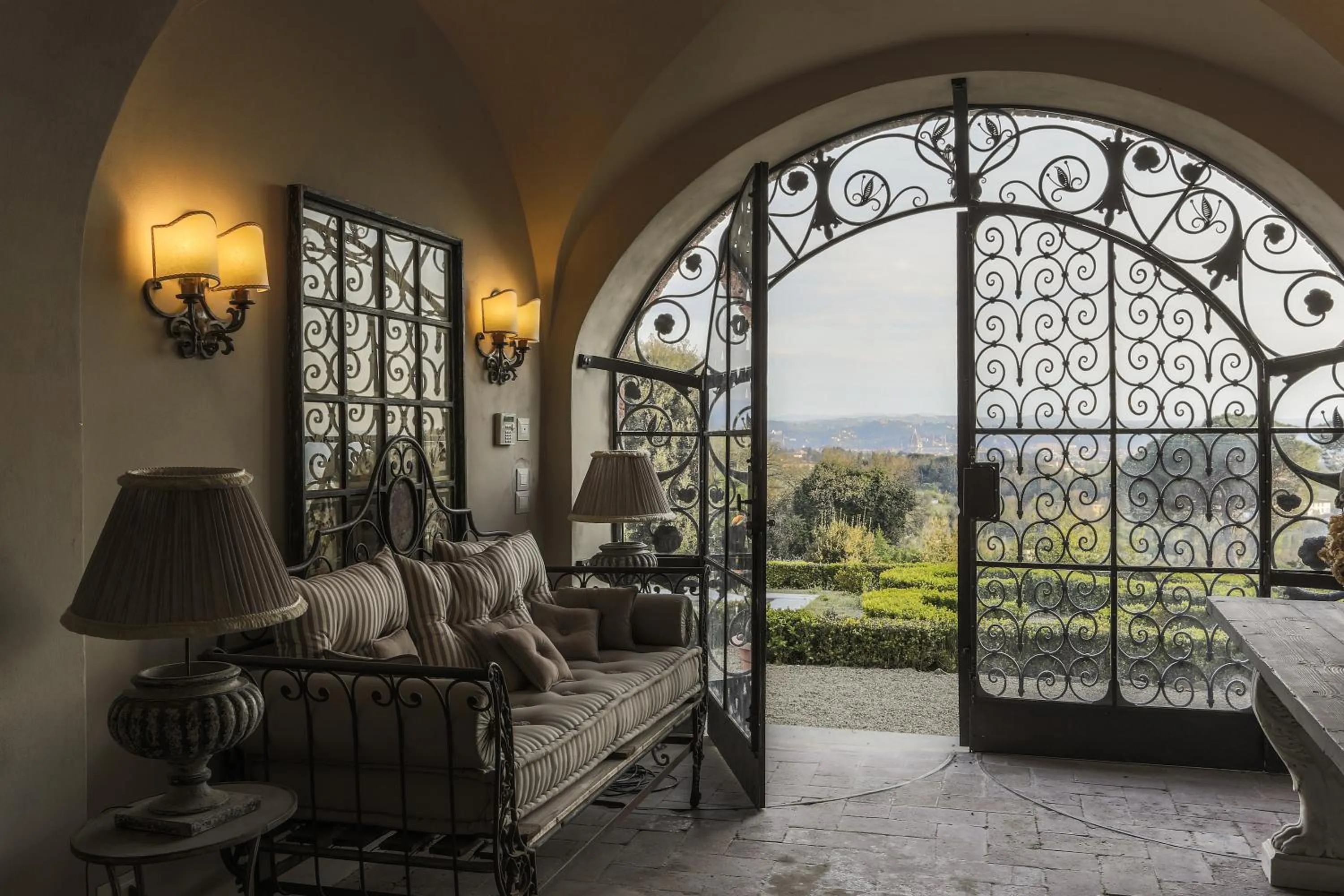 Decorative detail in Villa Le Fontanelle