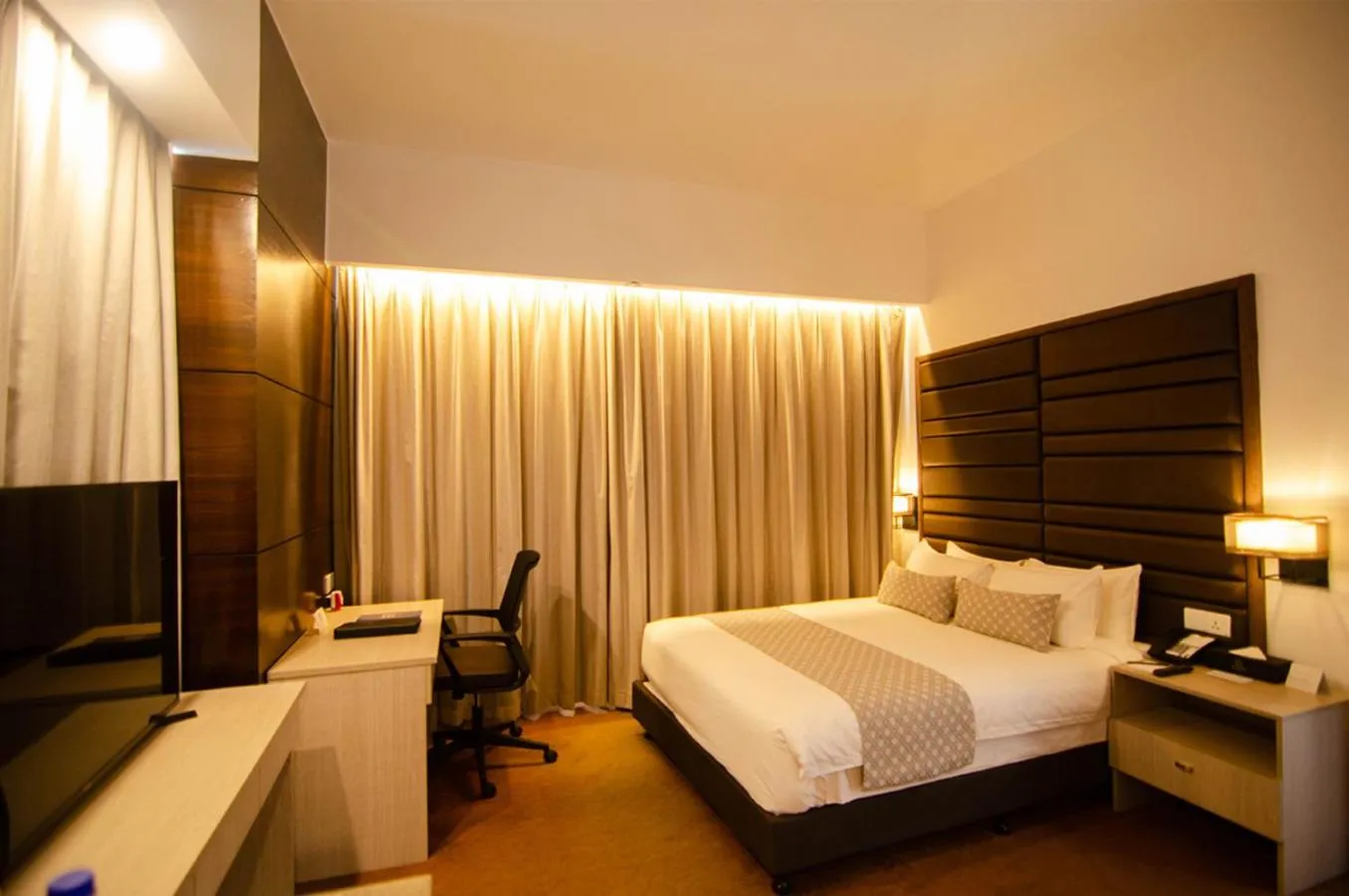 Bed in Best Western S K S Chattogram