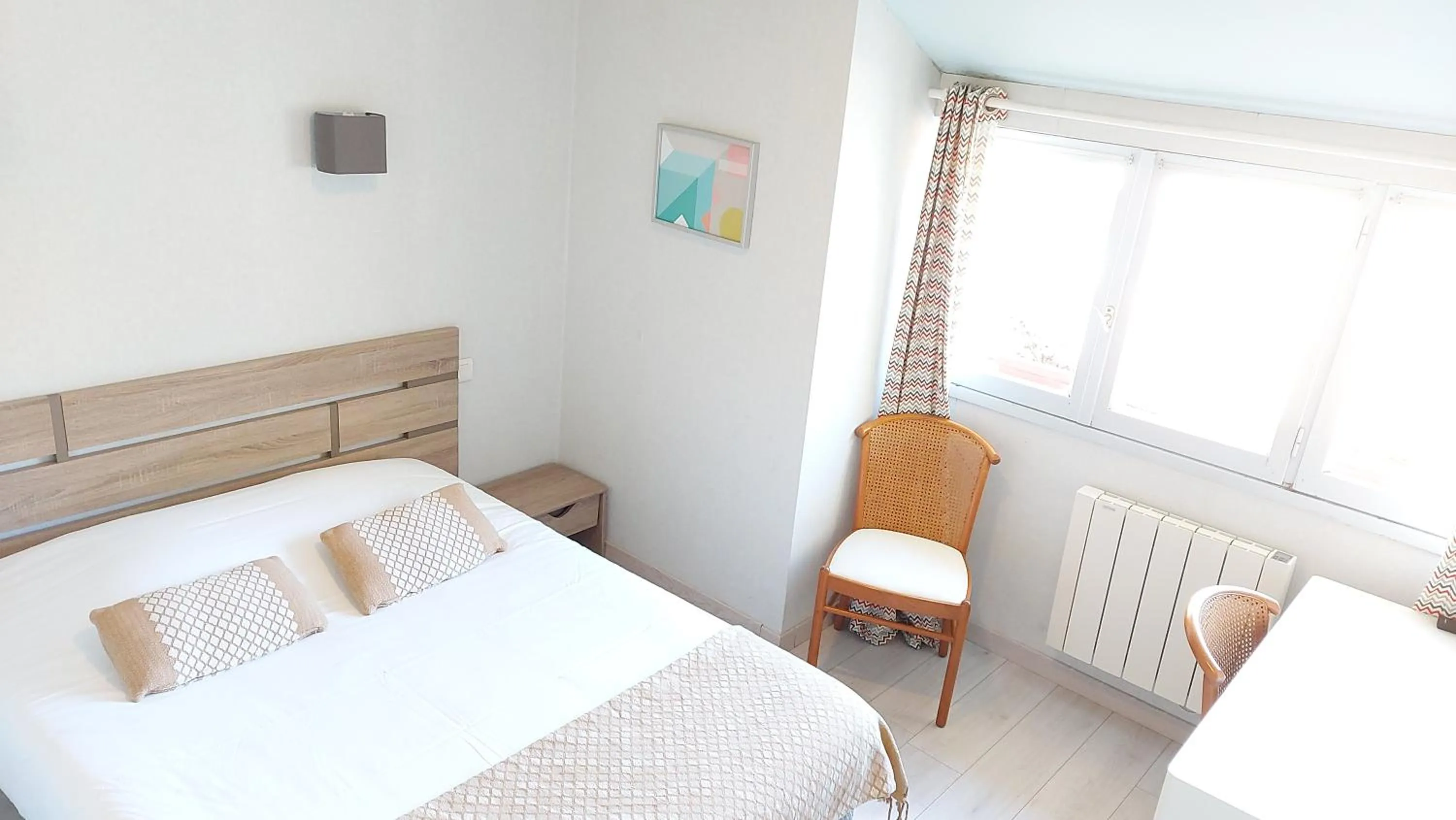 Bed in Logis Hôtel Vannes Nord Le Clos Des Hortensias