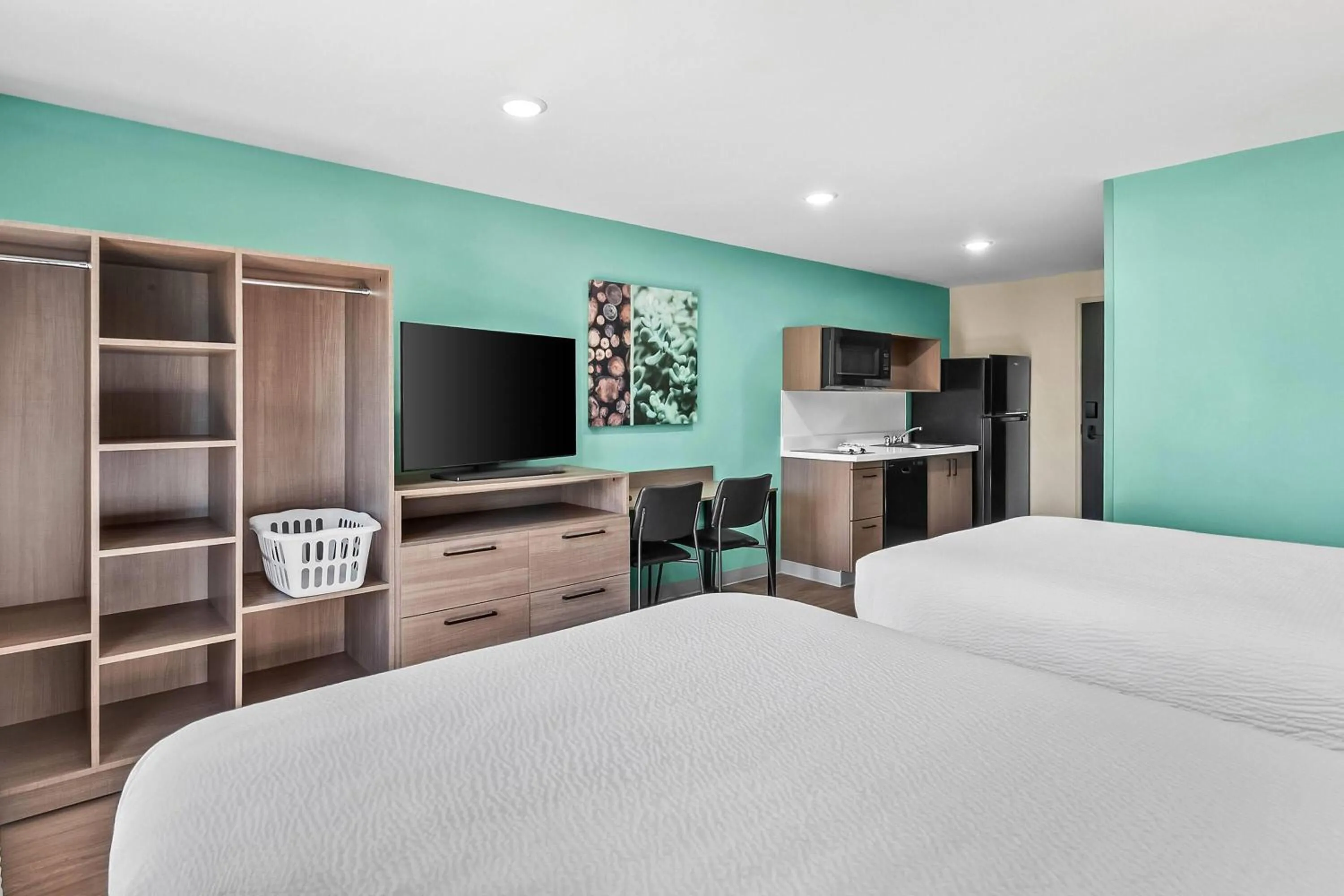 Photo of the whole room, Bed in ECHO Suites Extended Stay by Wyndham Sterling