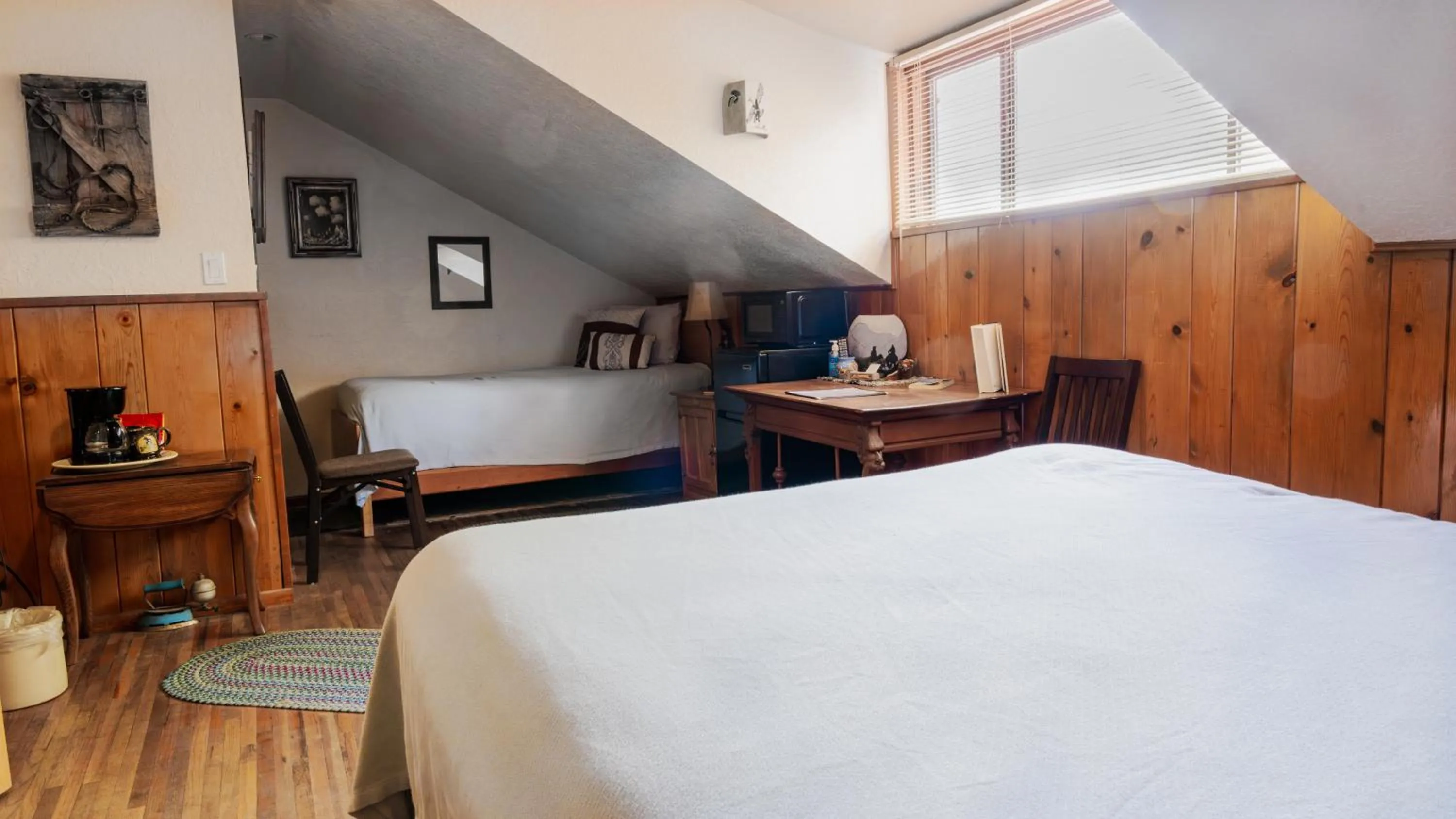 Bed in Red Horse Bed and Breakfast