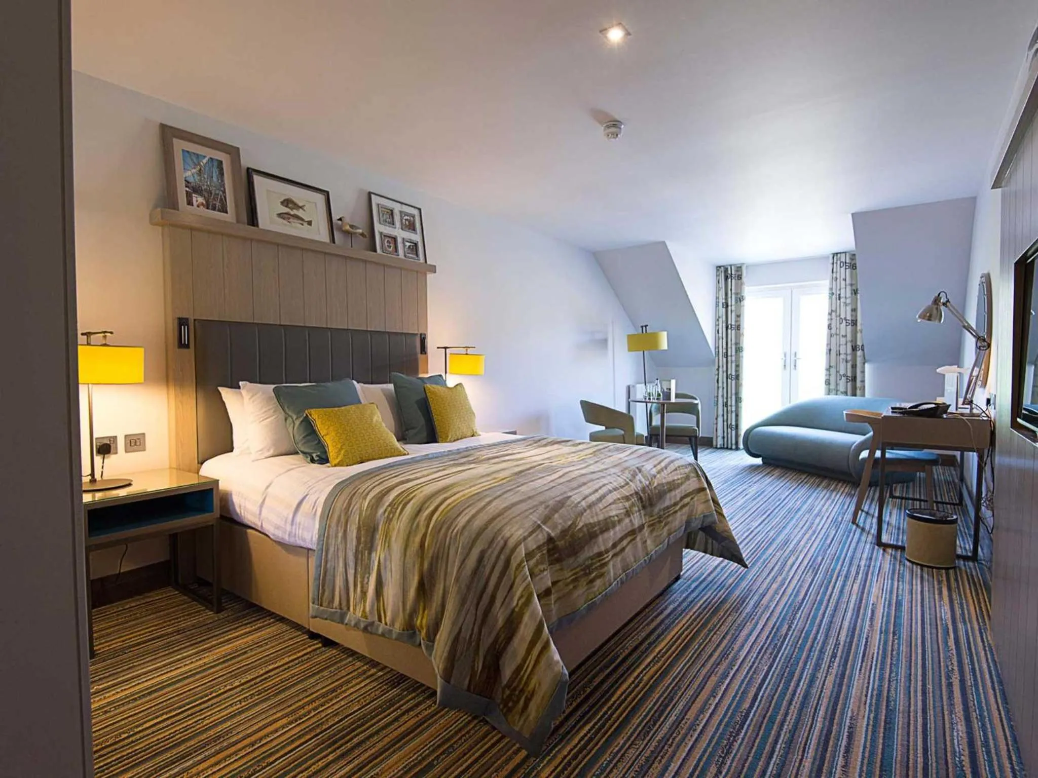 Bed in The Waterside Hotel