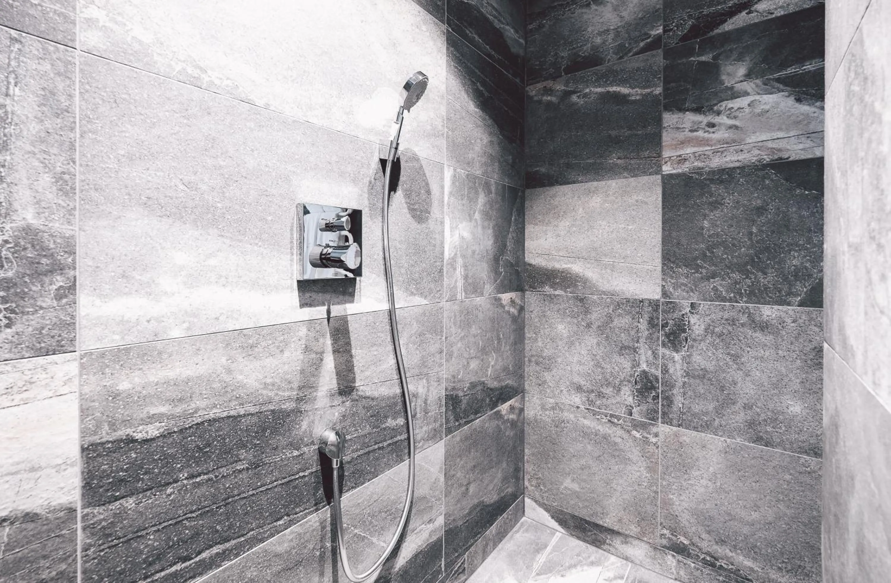 Shower in Dunetton - self check-in hotel