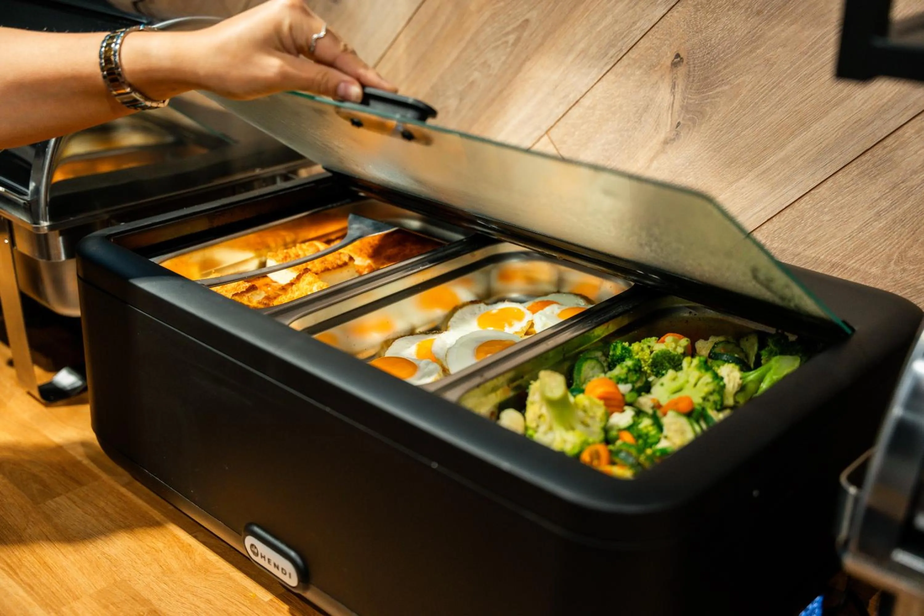 Food and drinks in Dunetton - self check-in hotel