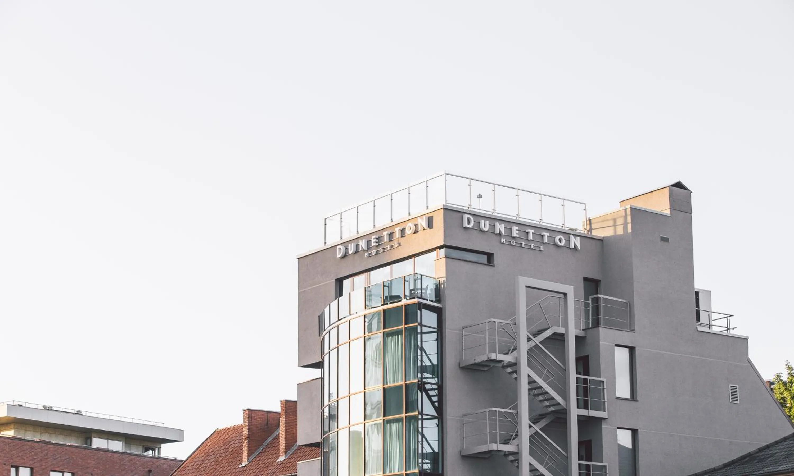 Property building in Dunetton - self check-in hotel