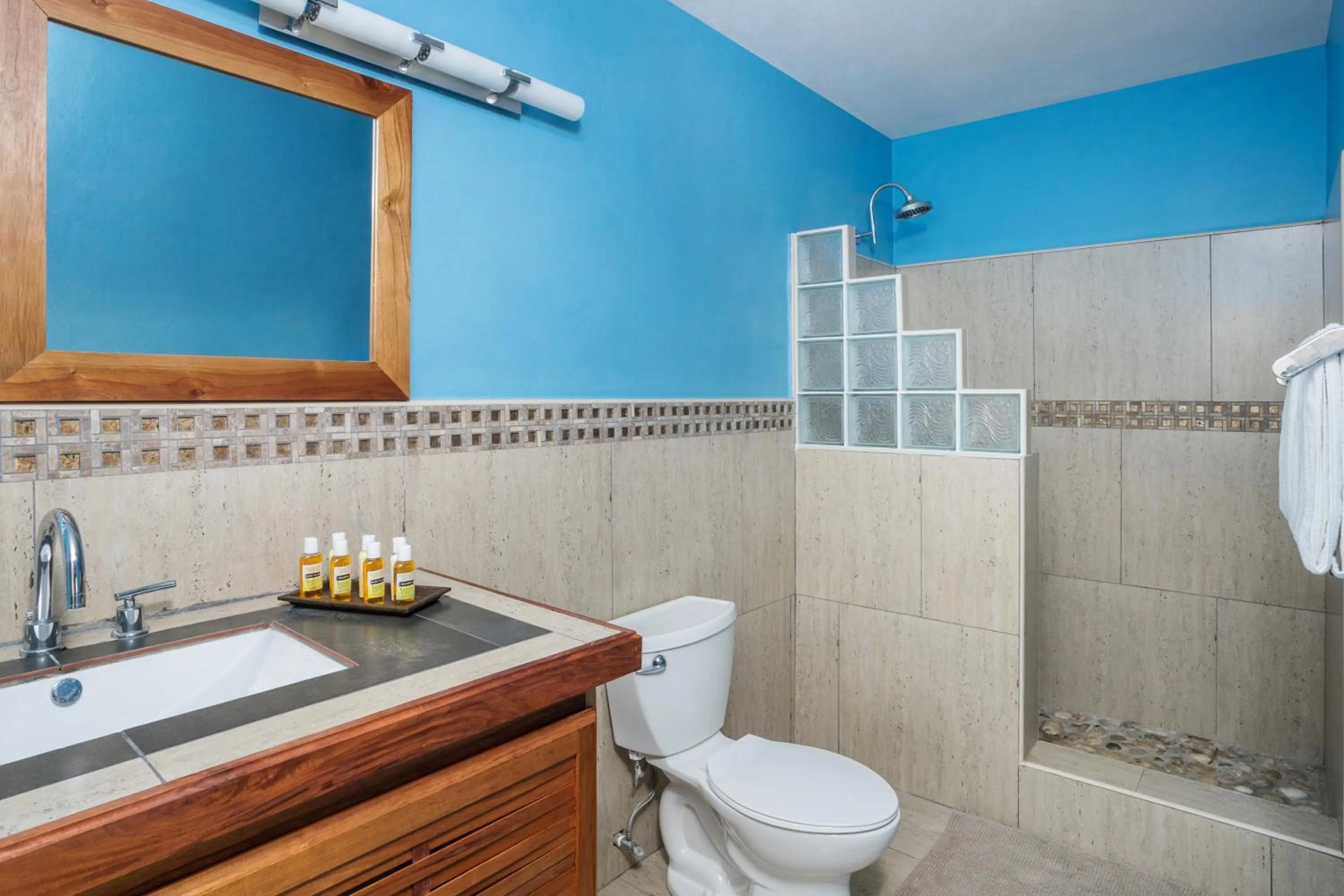 Photo of the whole room in Luna Sea Inn