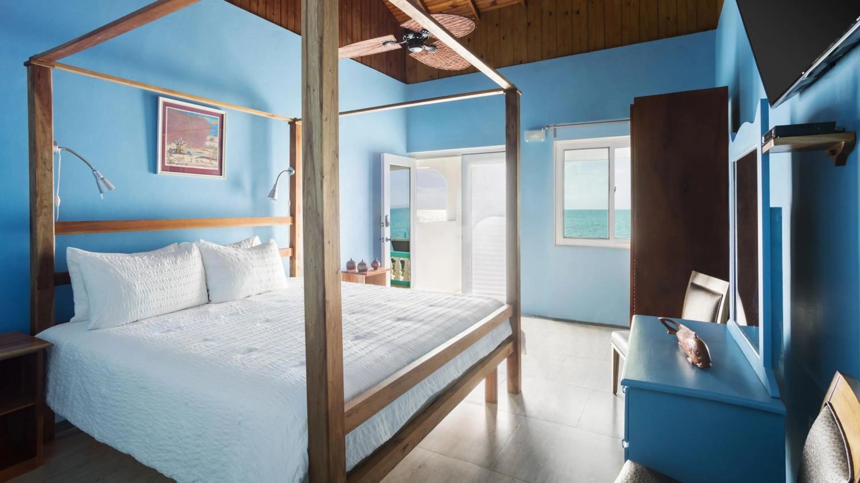 Photo of the whole room in Luna Sea Inn