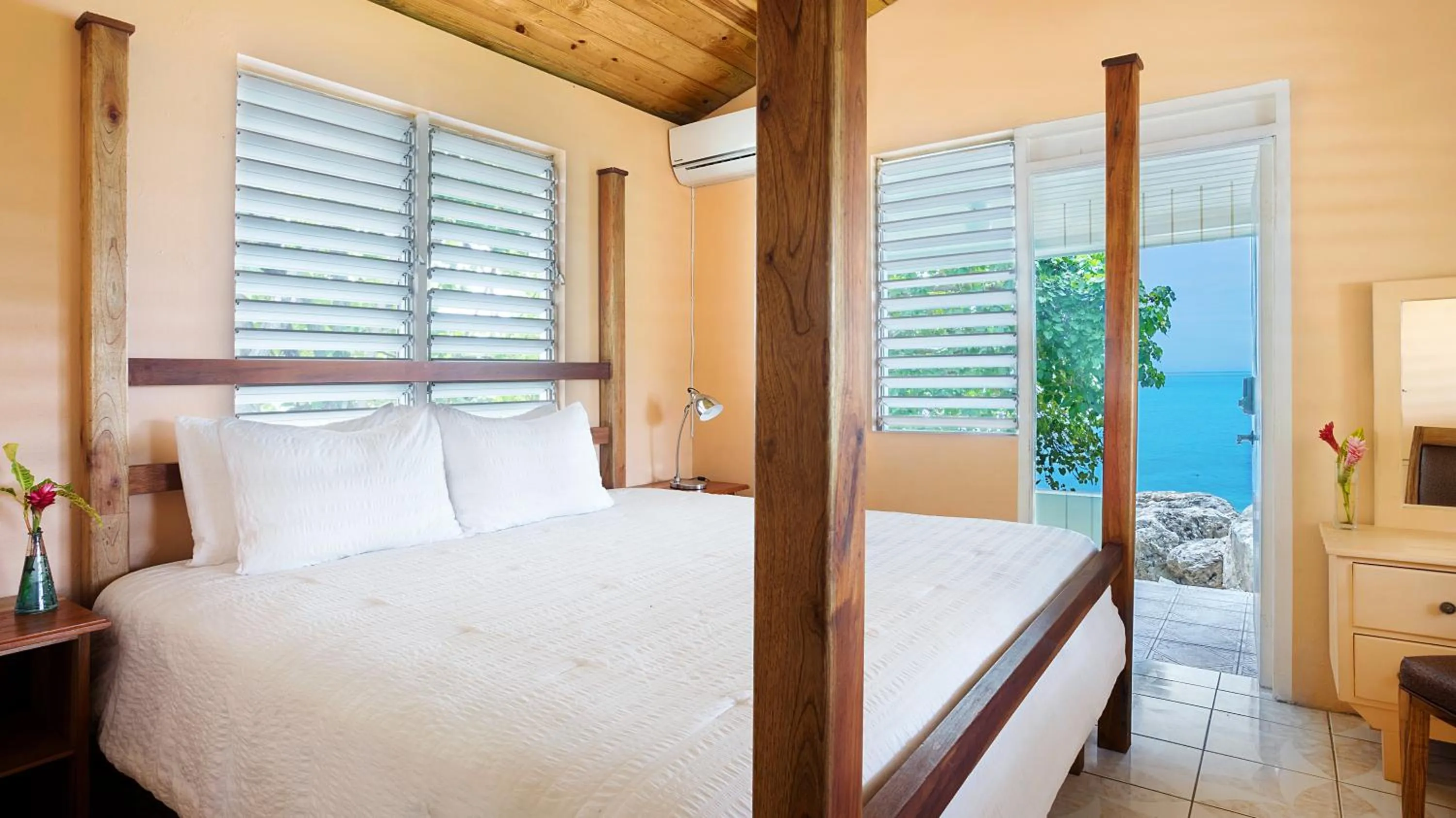 Photo of the whole room in Luna Sea Inn