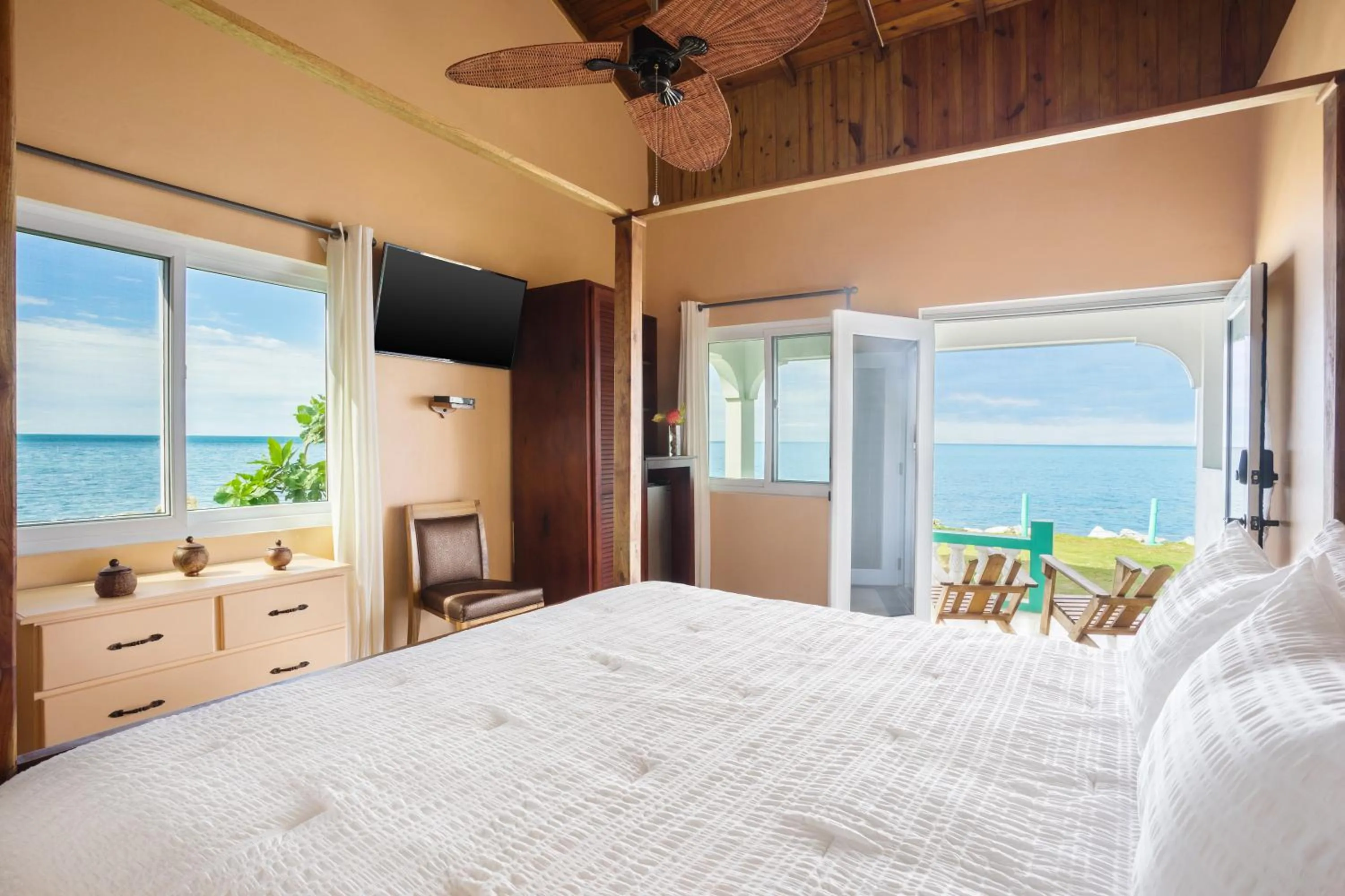 Photo of the whole room in Luna Sea Inn