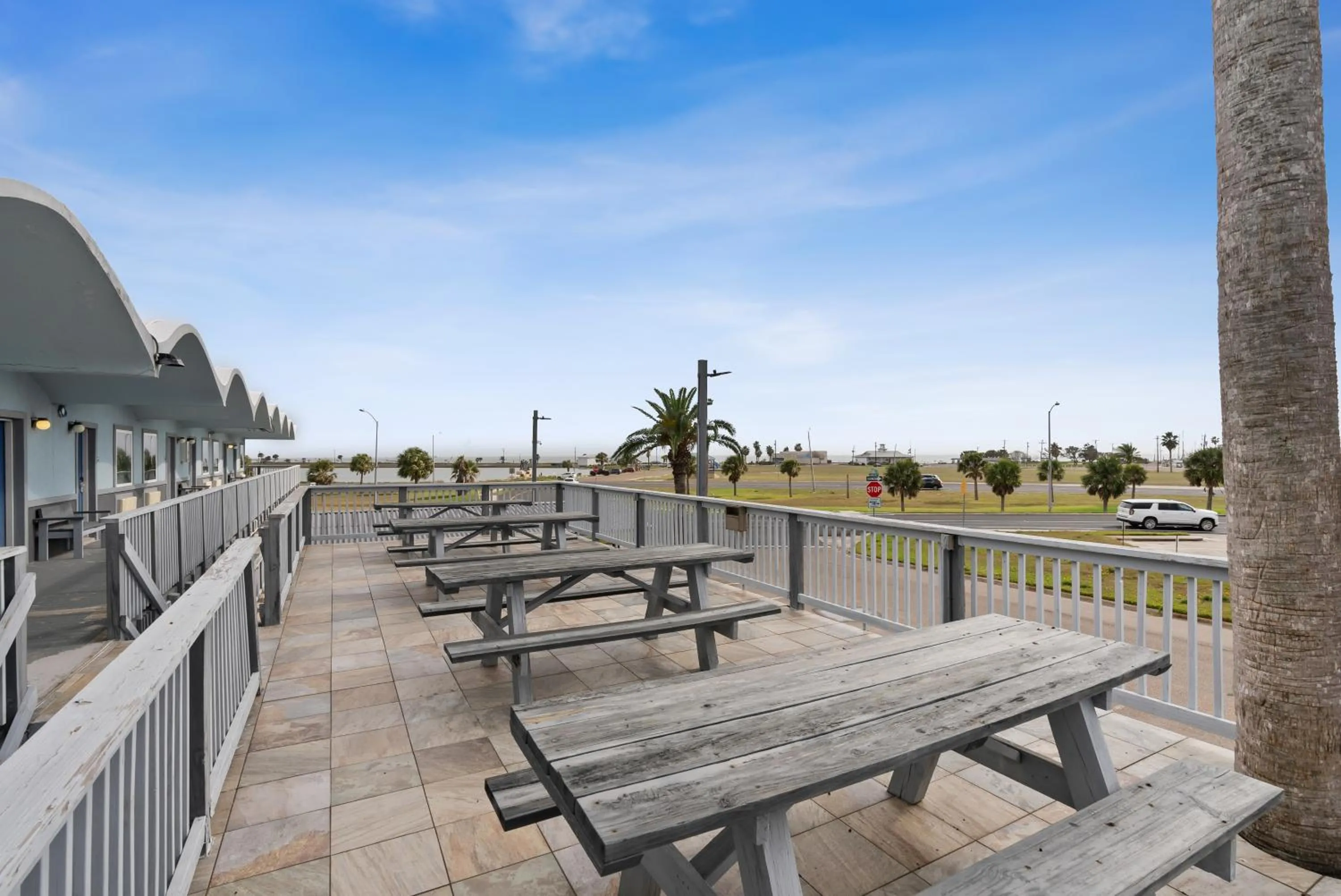 Patio in Blue Wave Inn