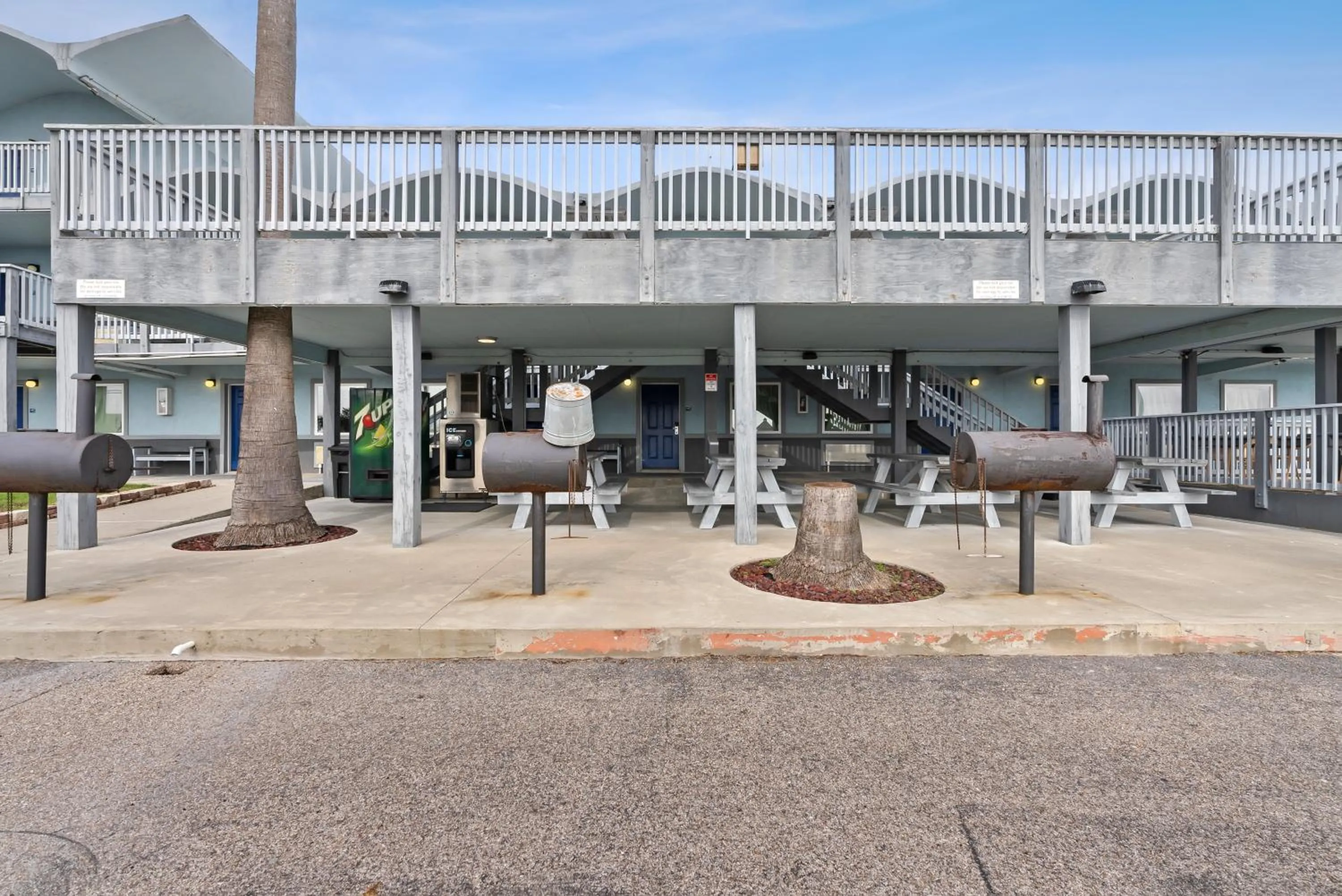 Day in Blue Wave Inn