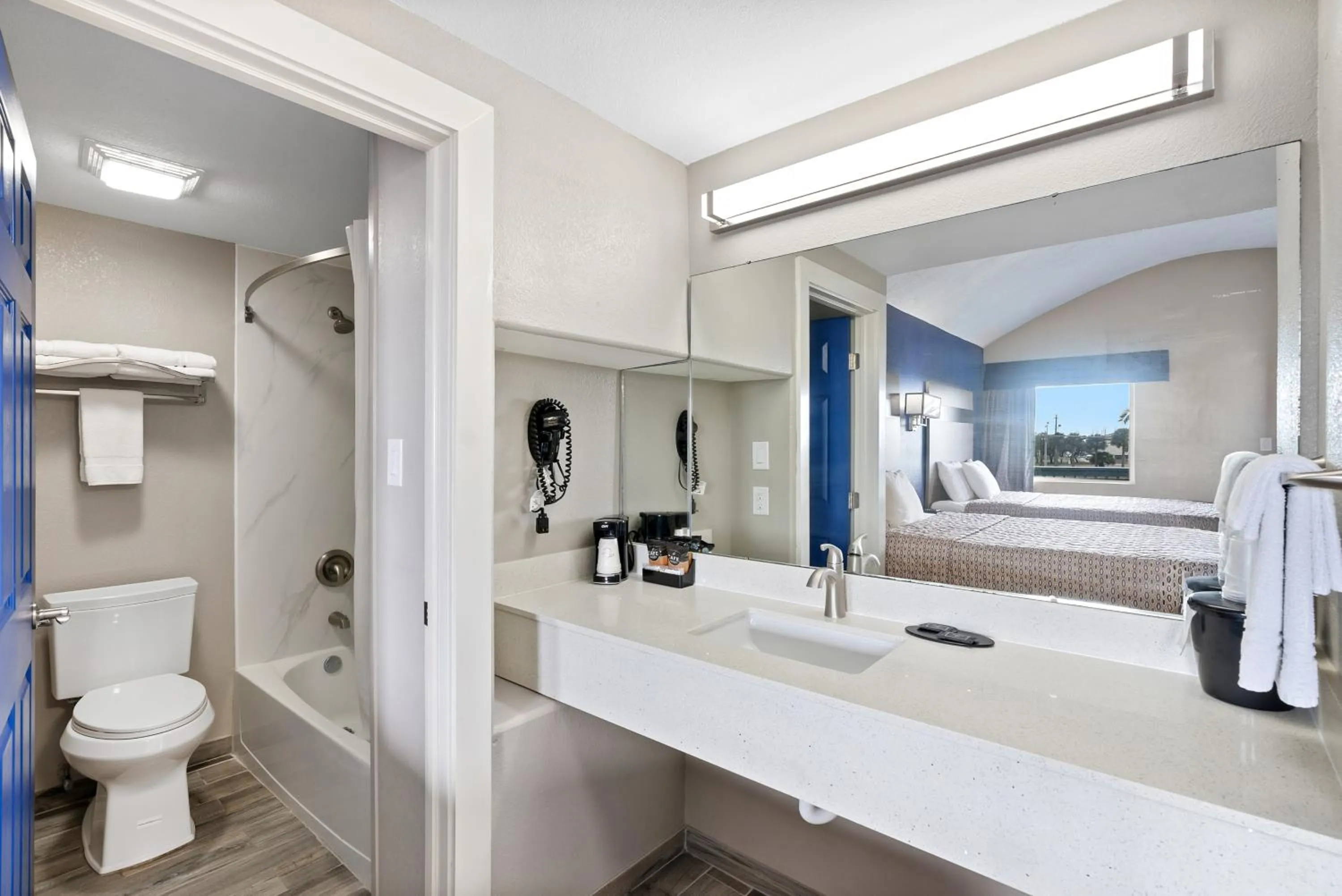 Toilet in Blue Wave Inn