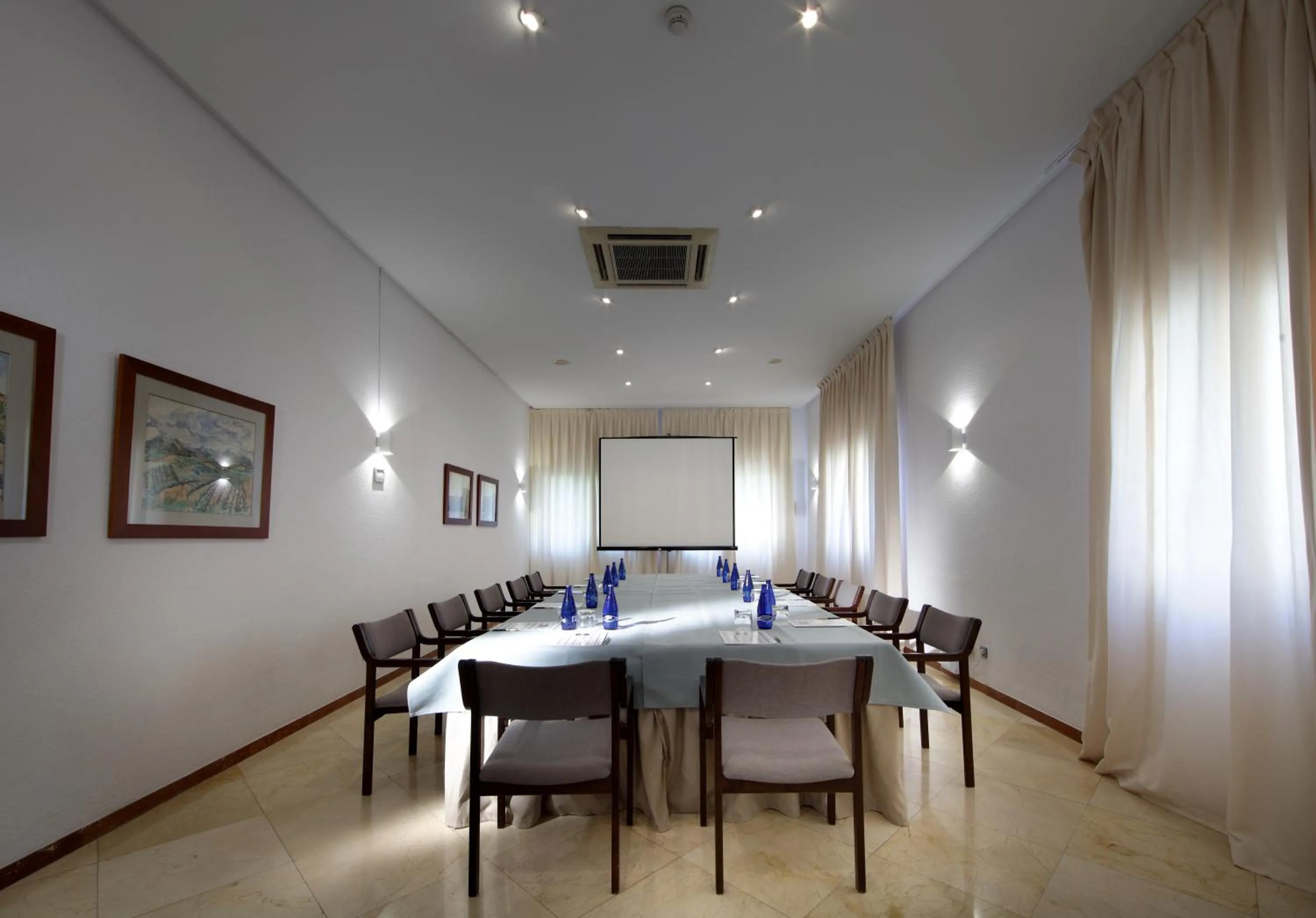 Business facilities in Parador de Jávea