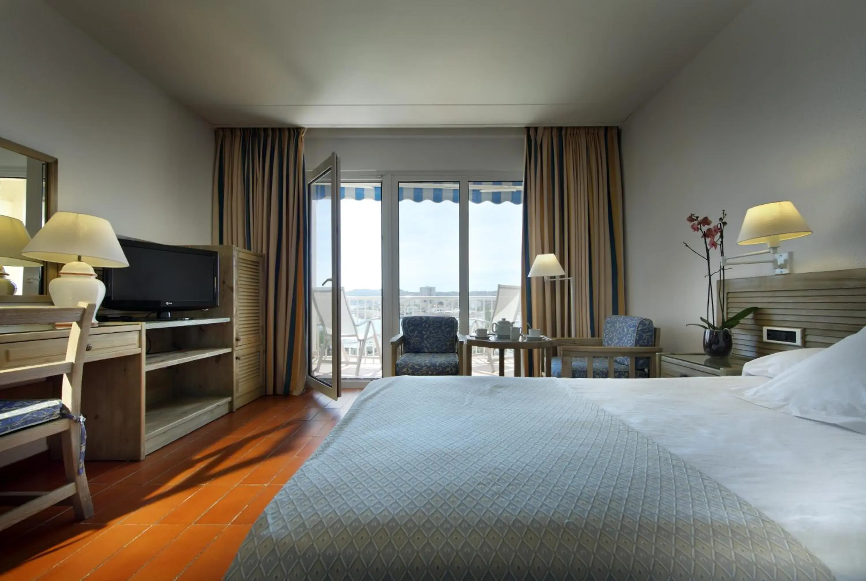 Standard Double Room (2 Adults + 1 Child) in Parador de Jávea Standard Double Room (2 Adults + 1 Child) in Parador de Jávea